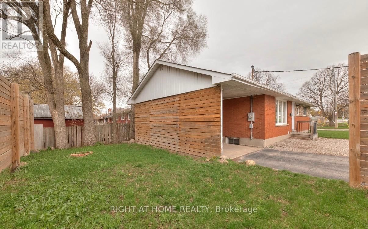 Upper - 484 SPEEDVALE AVENUE EAST Image 2