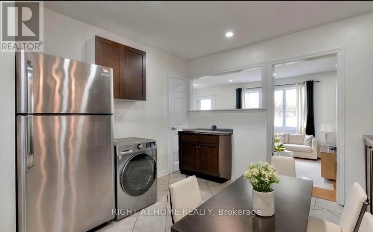 Upper - 484 SPEEDVALE AVENUE EAST Image 4