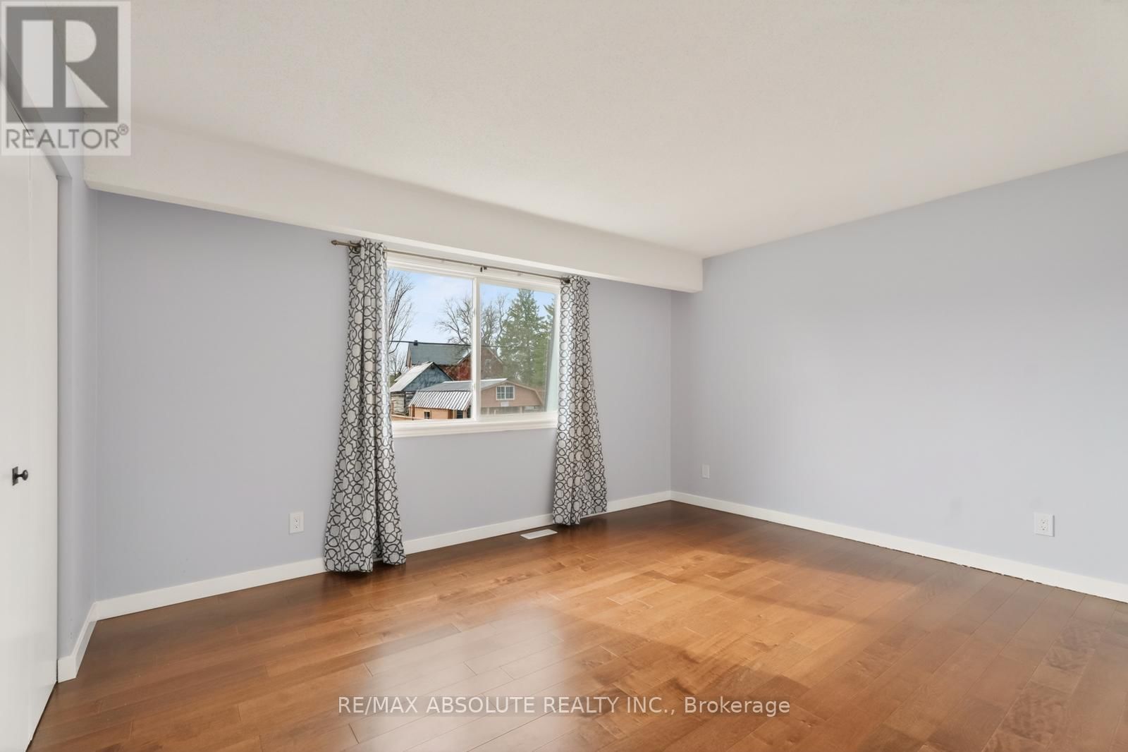 33 OWLSHEAD ROAD Image 18