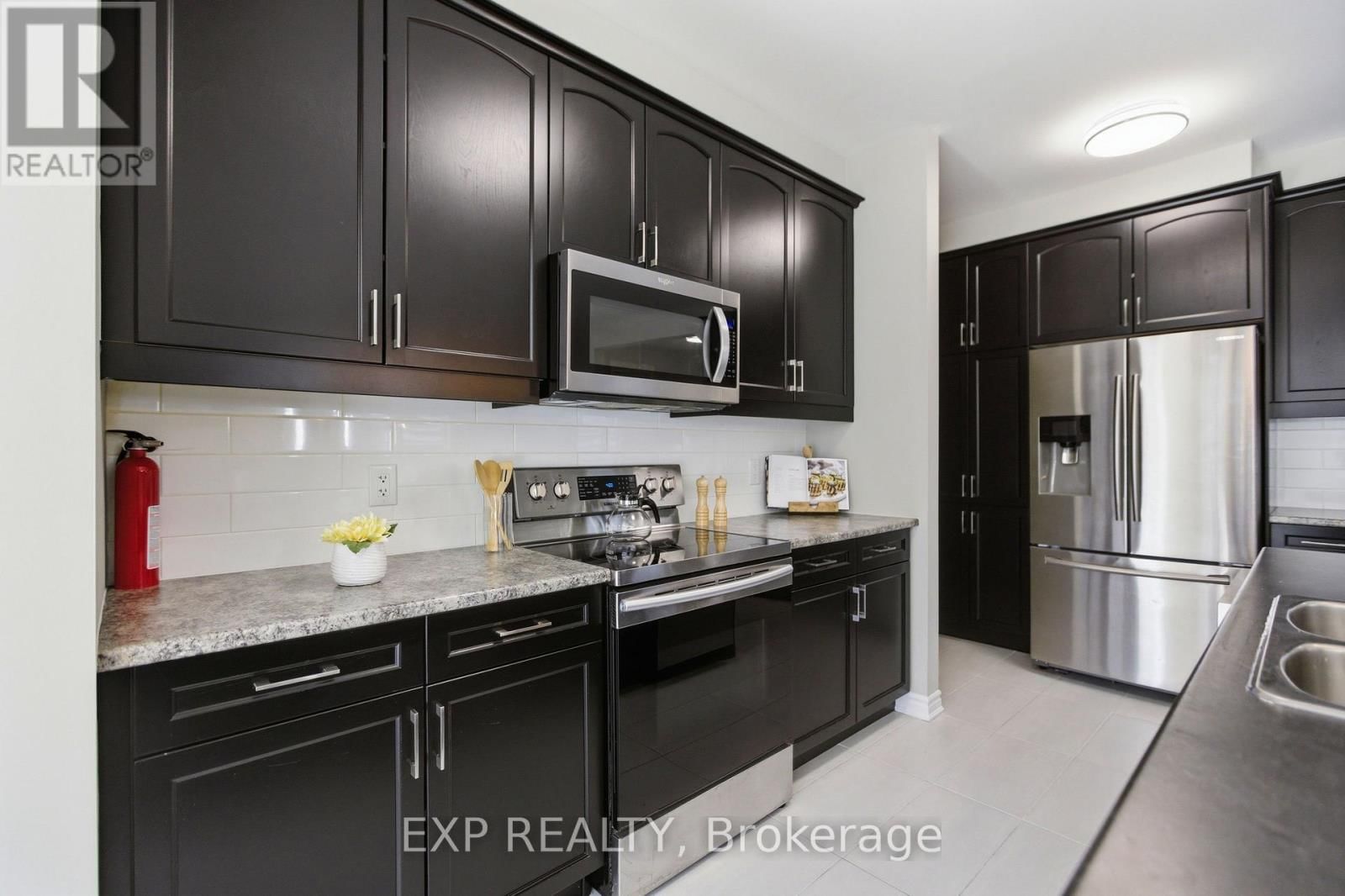 652 CONTINENTAL AVENUE Image 10