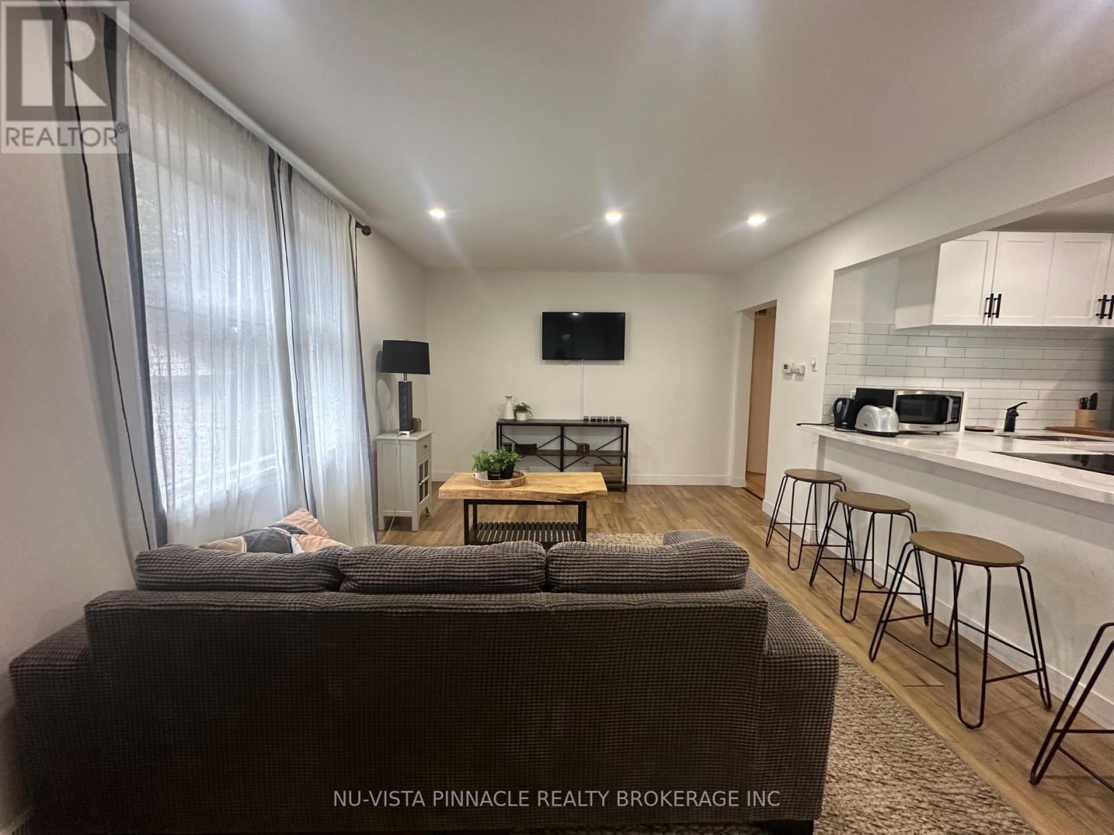 101 OXFORD STREET WEST Image 10