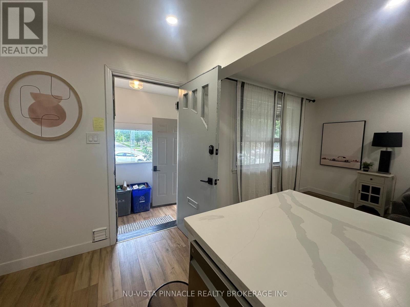 101 OXFORD STREET WEST Image 8