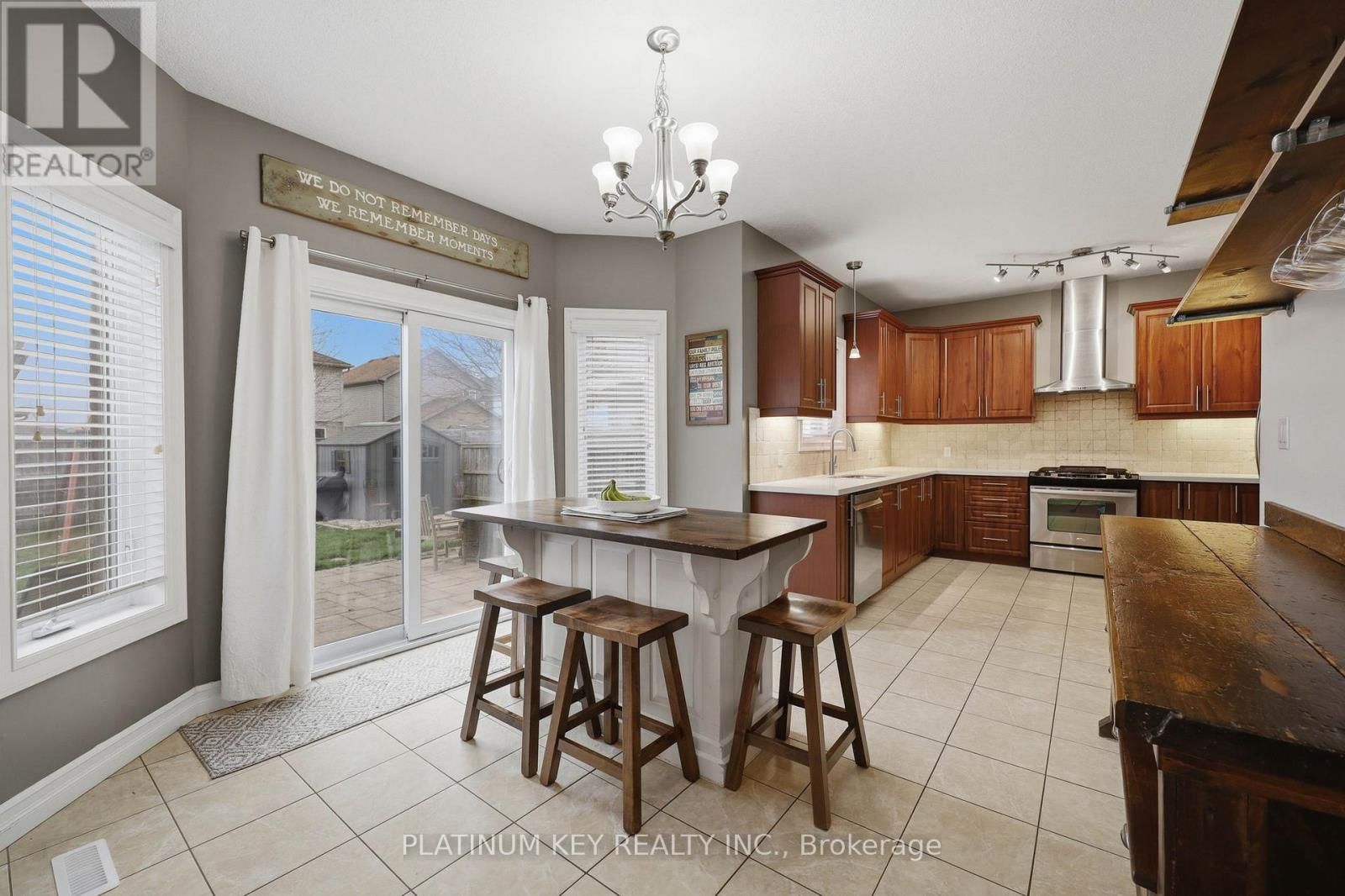 979 MOY CRESCENT Image 12