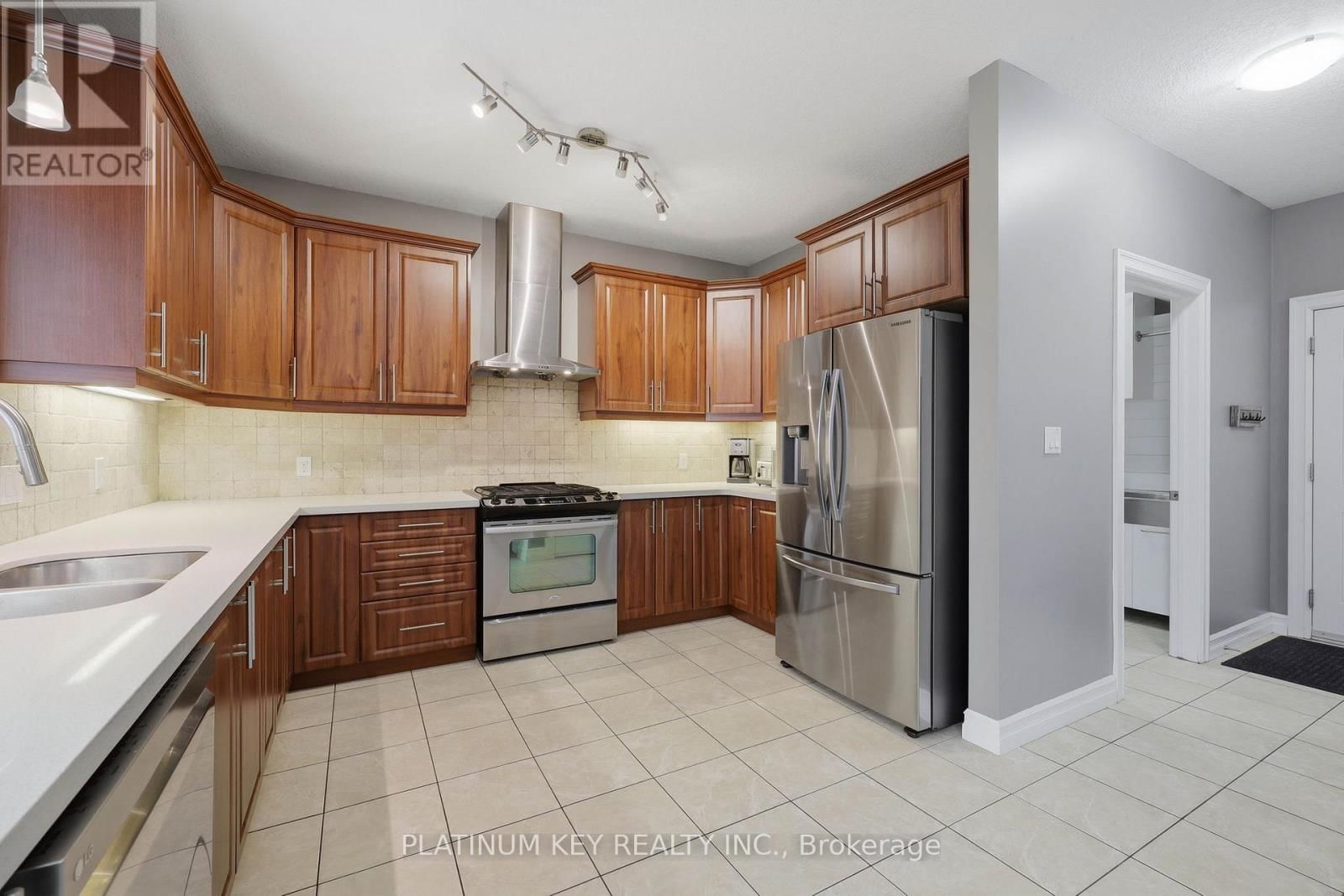 979 MOY CRESCENT Image 13