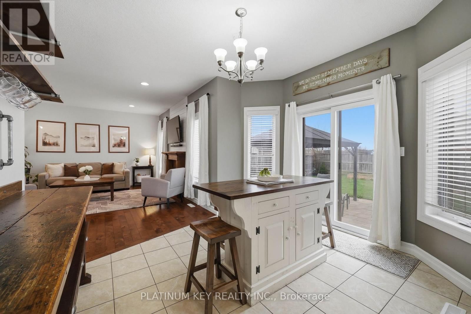 979 MOY CRESCENT Image 14