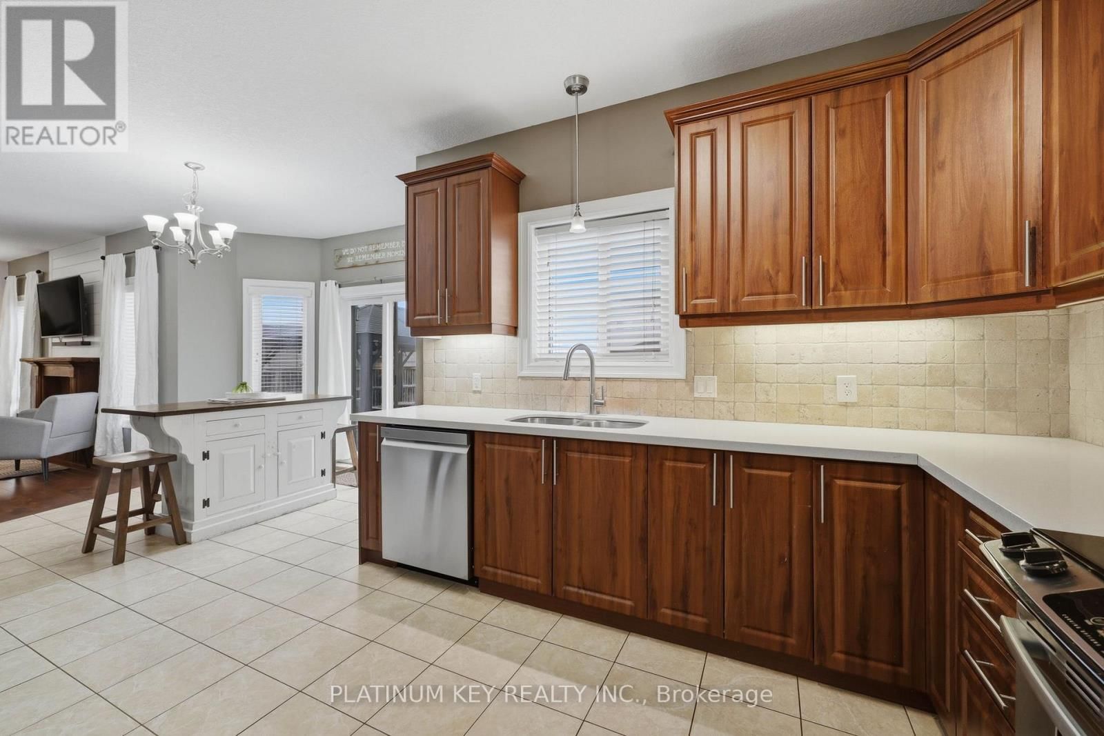 979 MOY CRESCENT Image 15