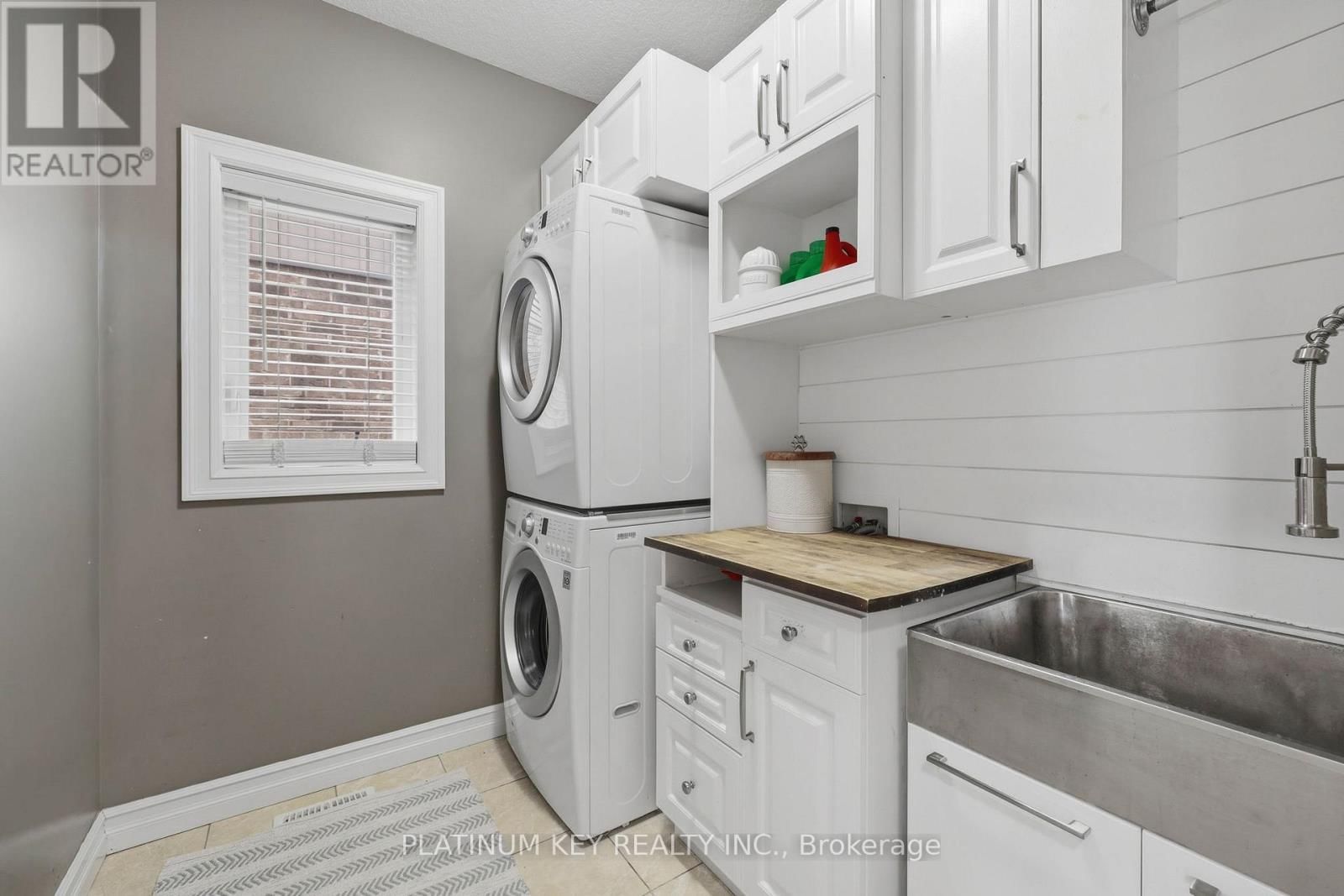 979 MOY CRESCENT Image 17