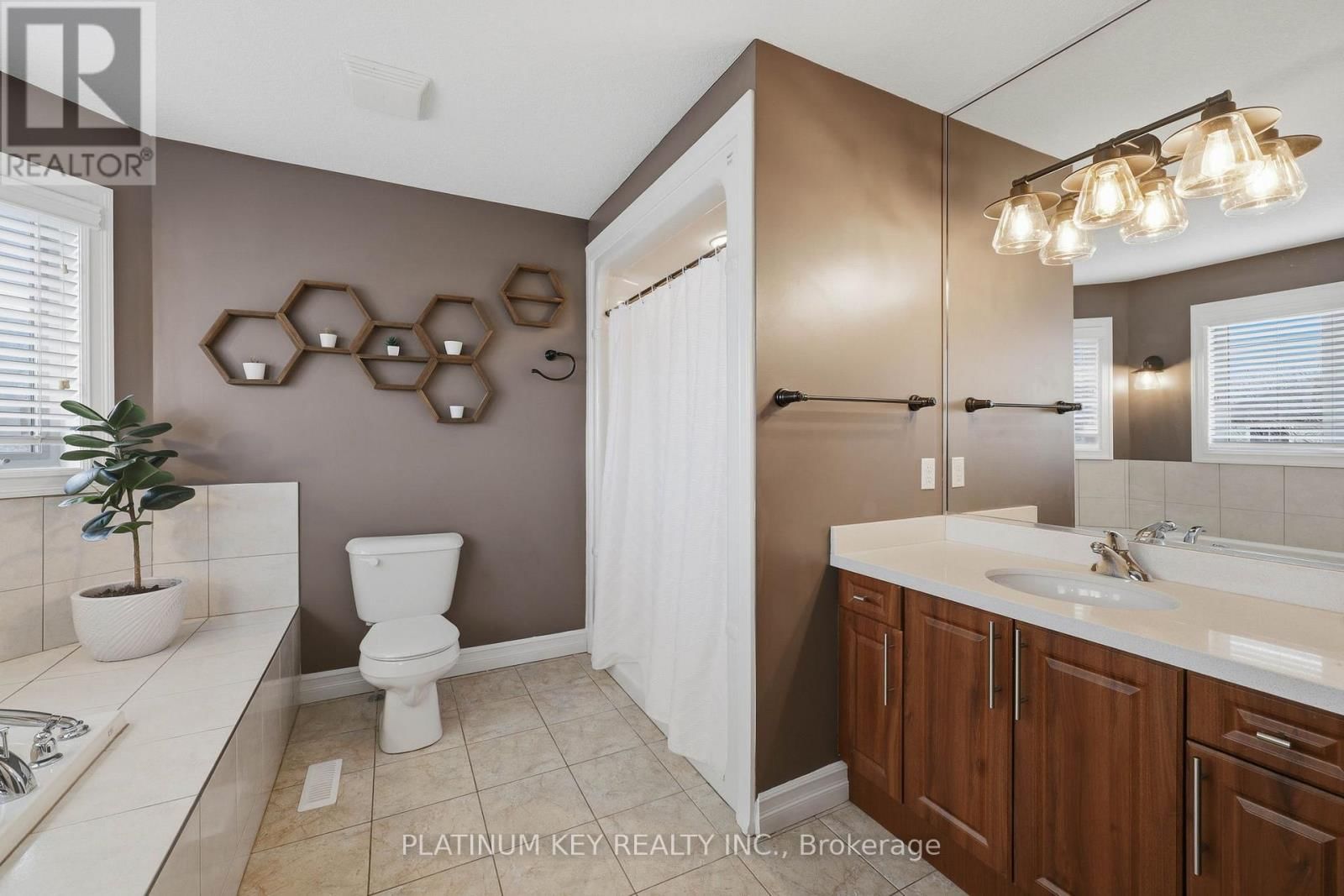 979 MOY CRESCENT Image 21