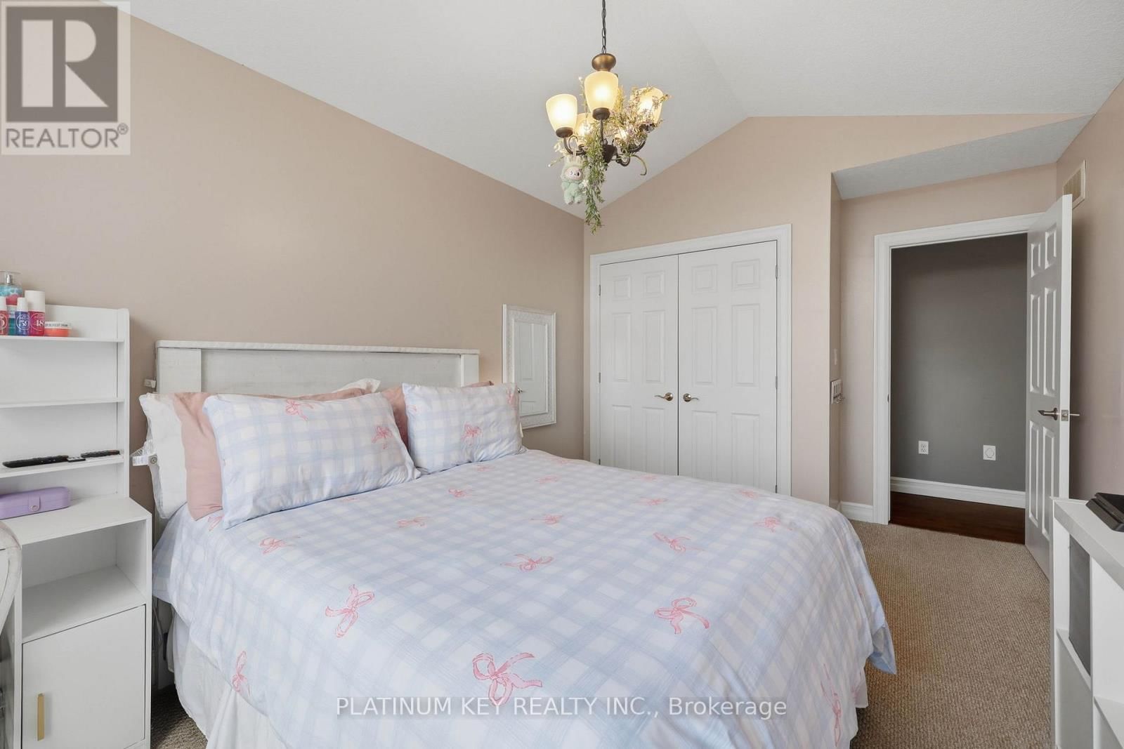 979 MOY CRESCENT Image 24