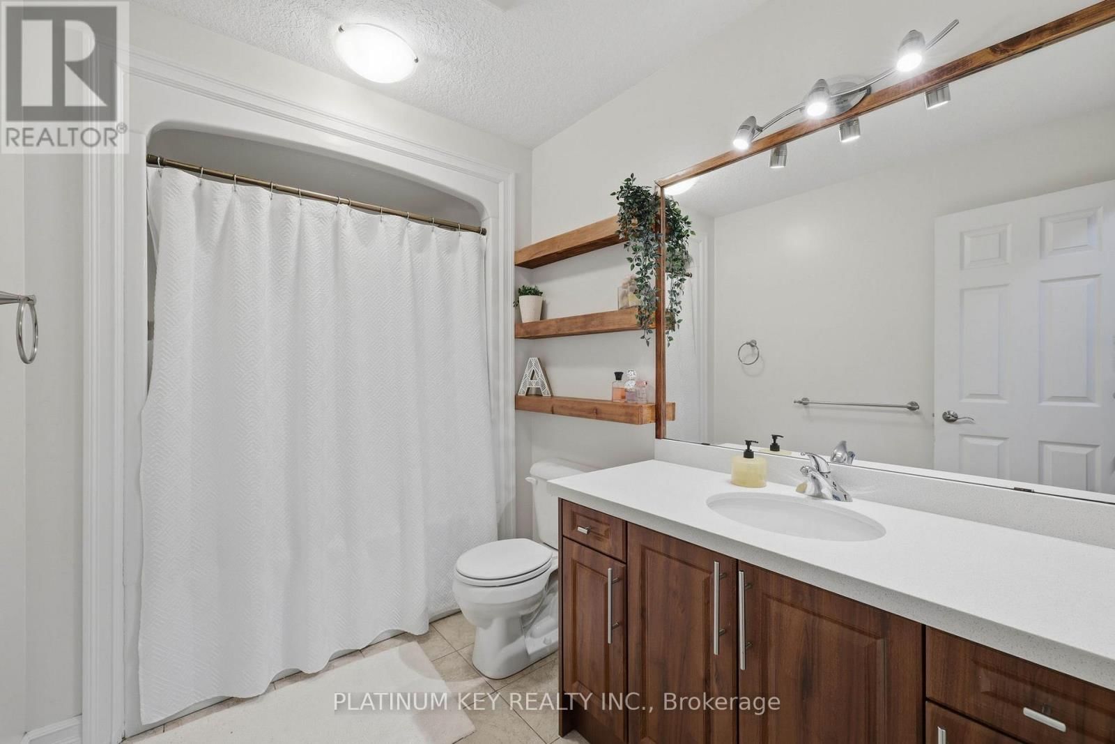 979 MOY CRESCENT Image 25