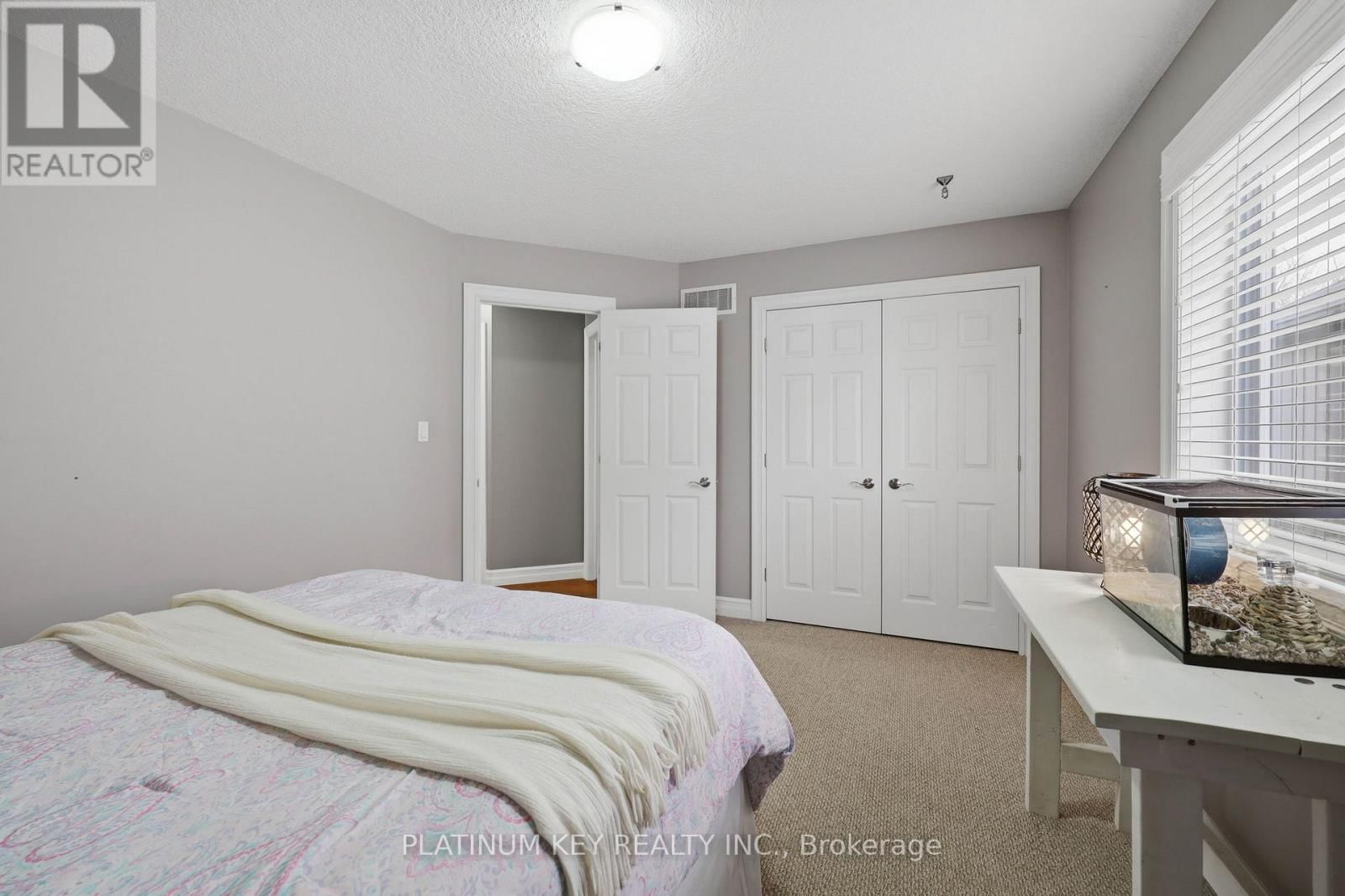 979 MOY CRESCENT Image 27