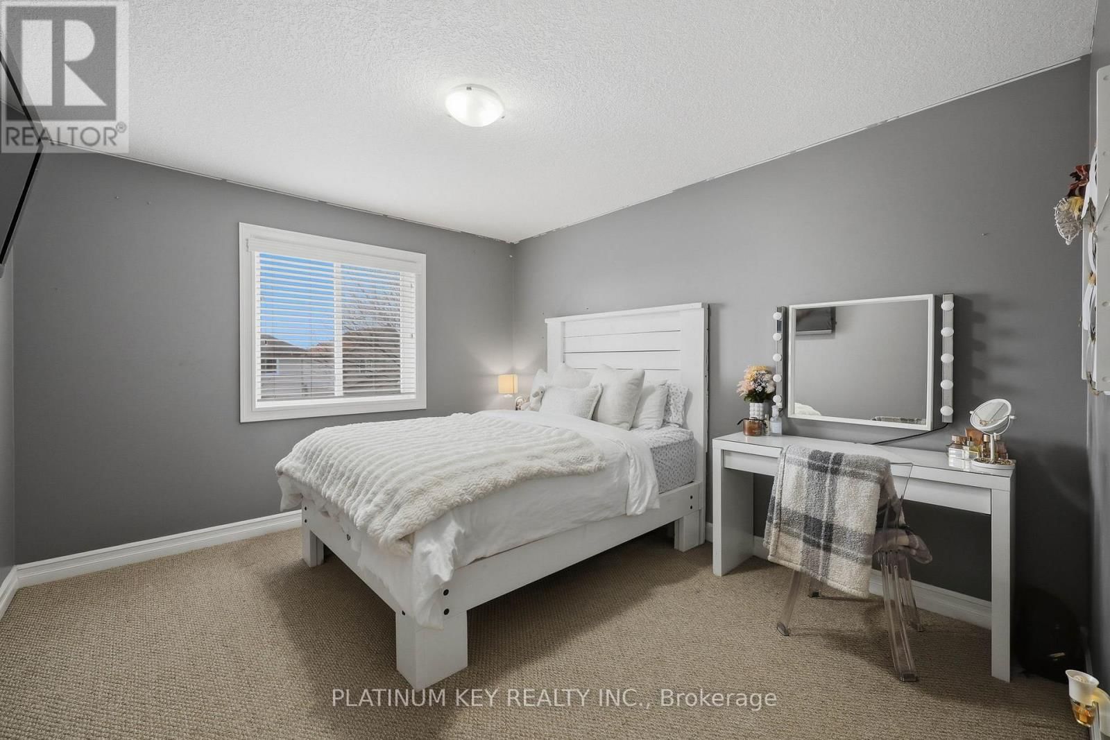 979 MOY CRESCENT Image 28