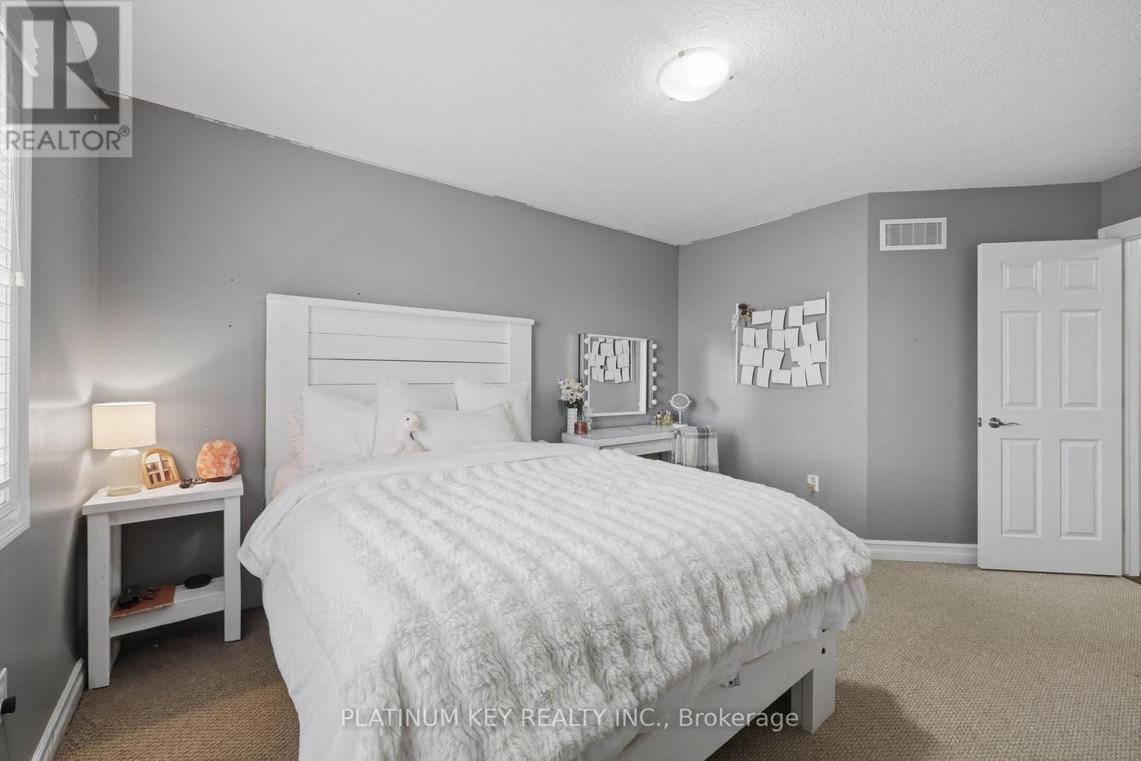 979 MOY CRESCENT Image 29