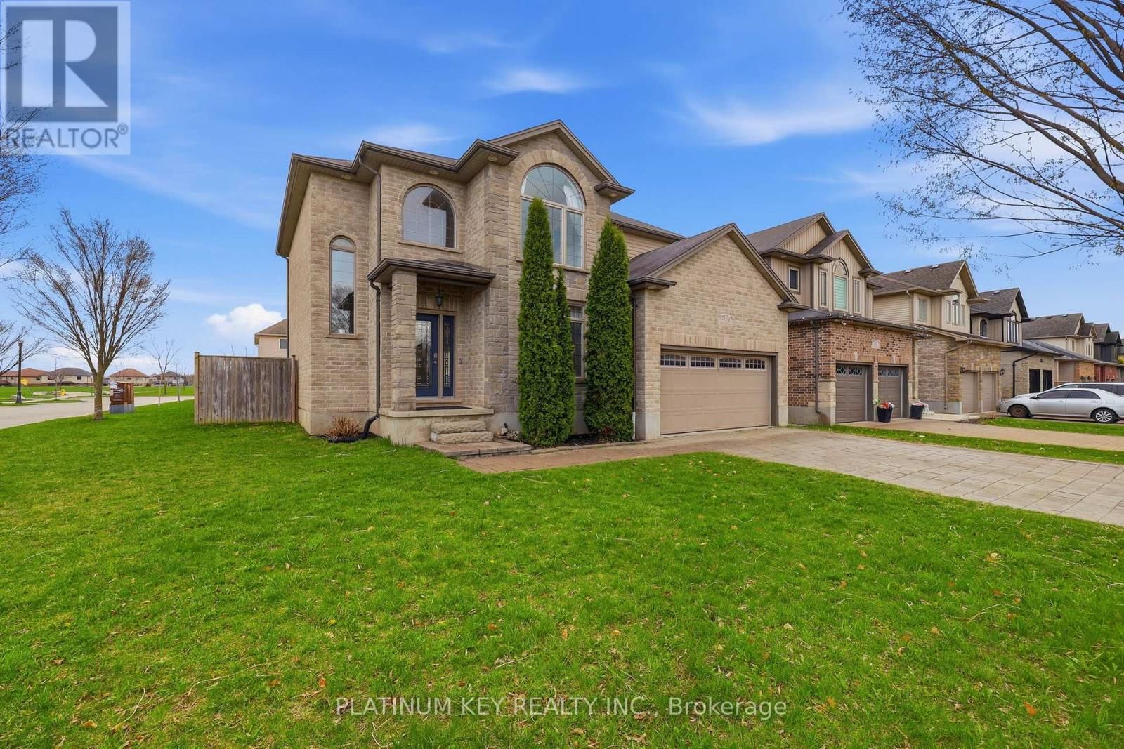 979 MOY CRESCENT Image 3