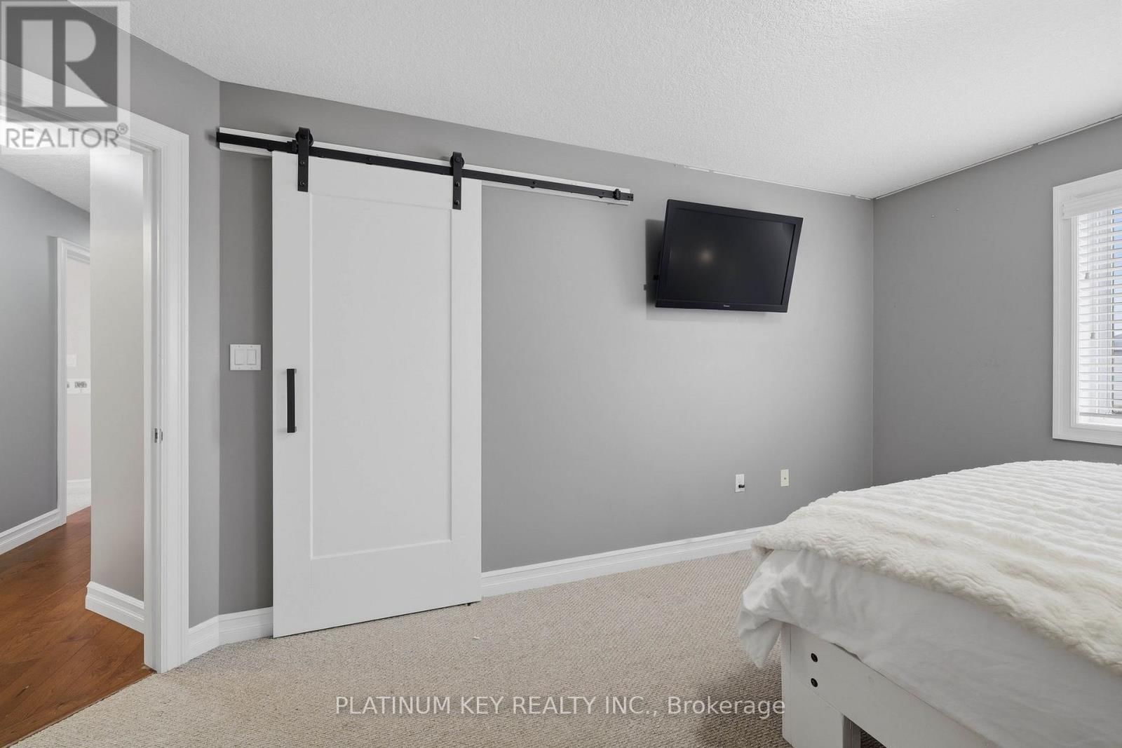 979 MOY CRESCENT Image 30