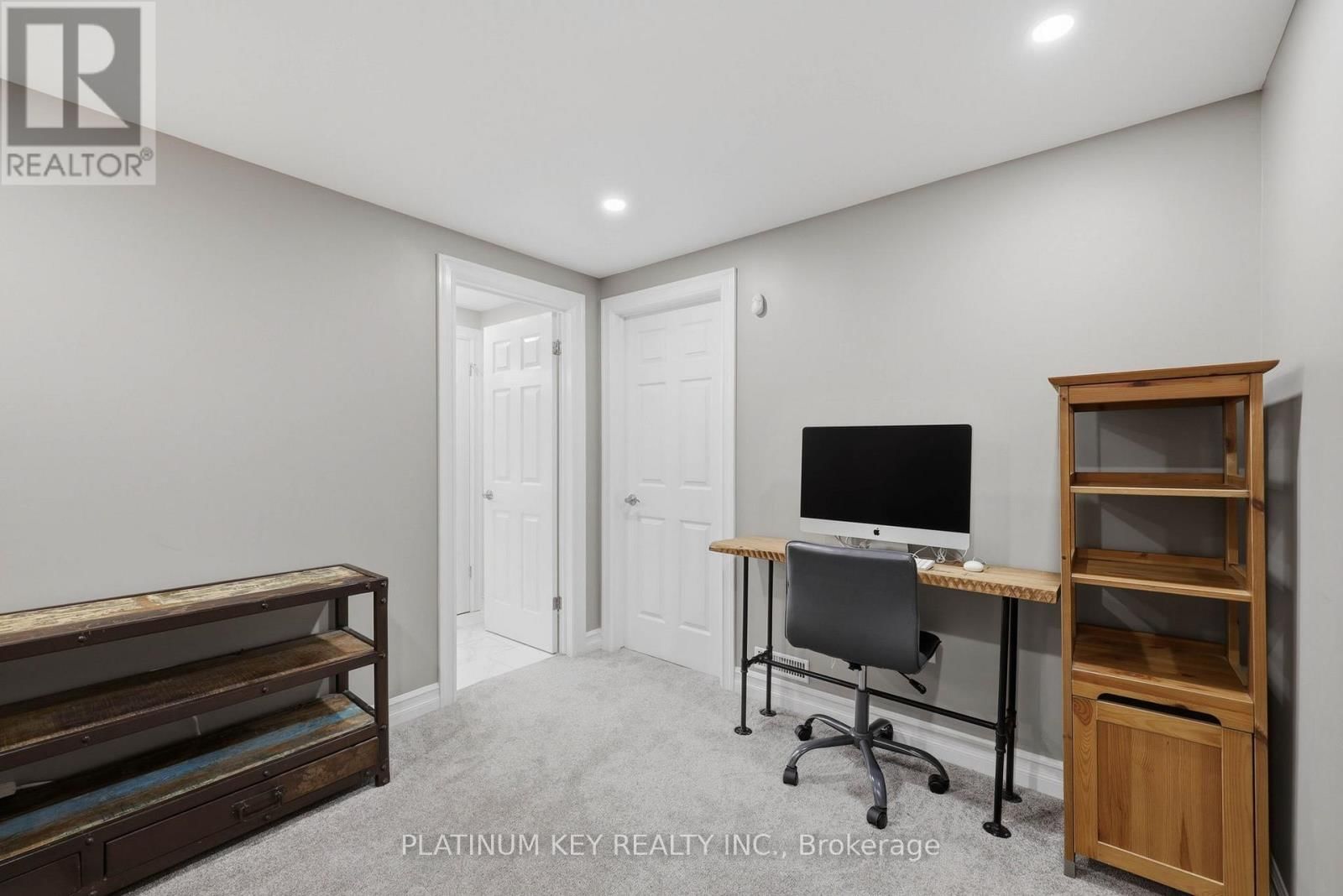 979 MOY CRESCENT Image 32