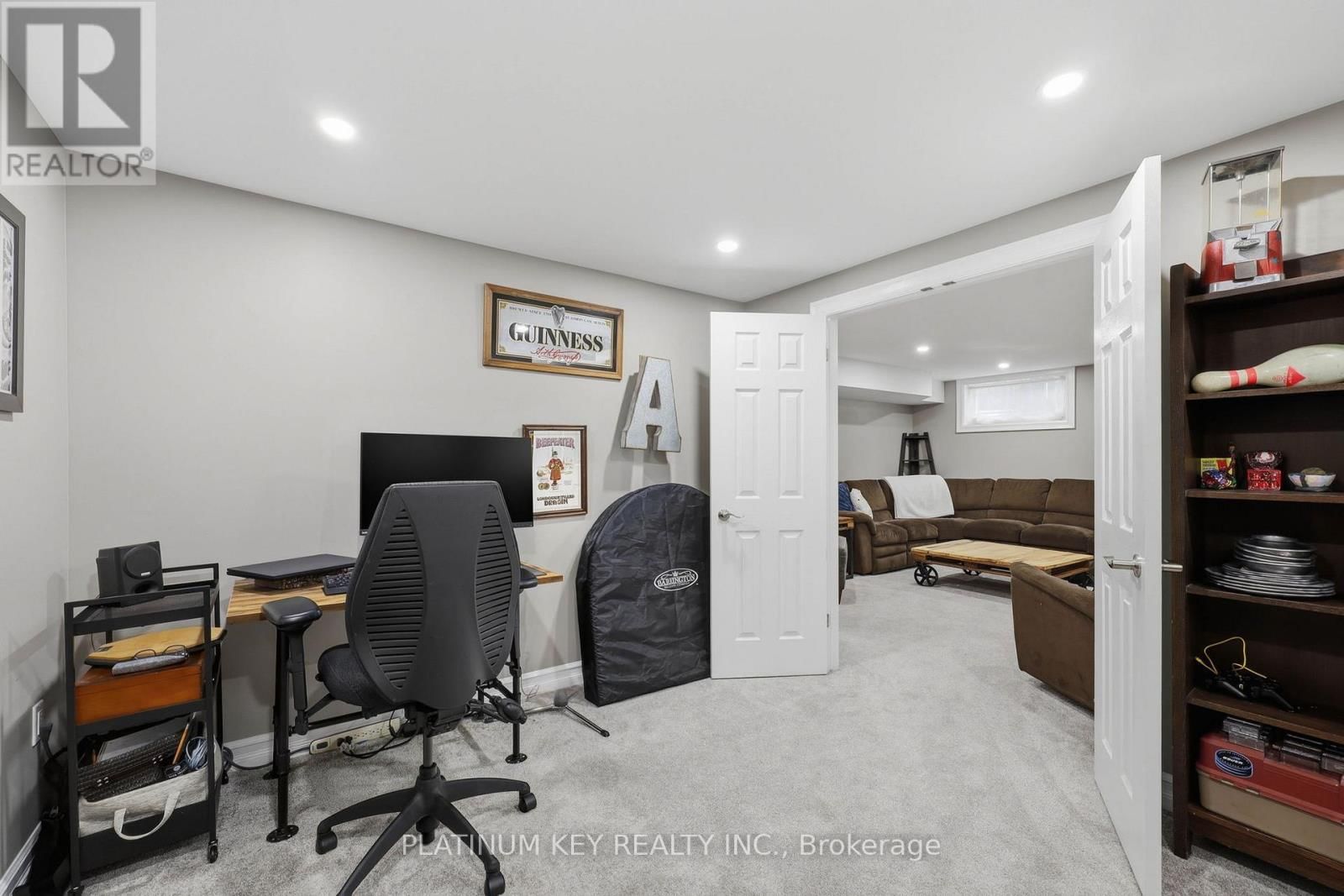 979 MOY CRESCENT Image 37