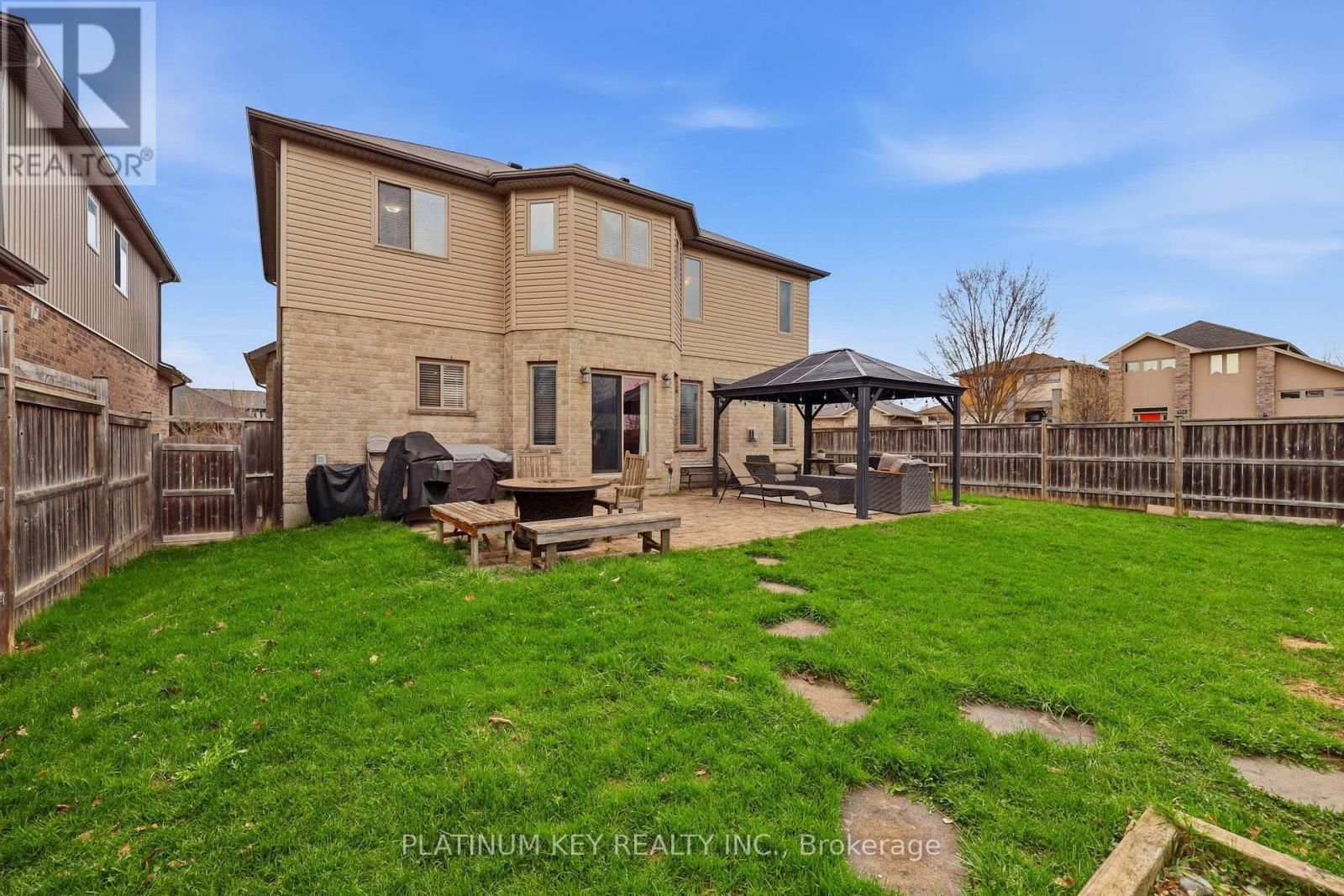 979 MOY CRESCENT Image 41