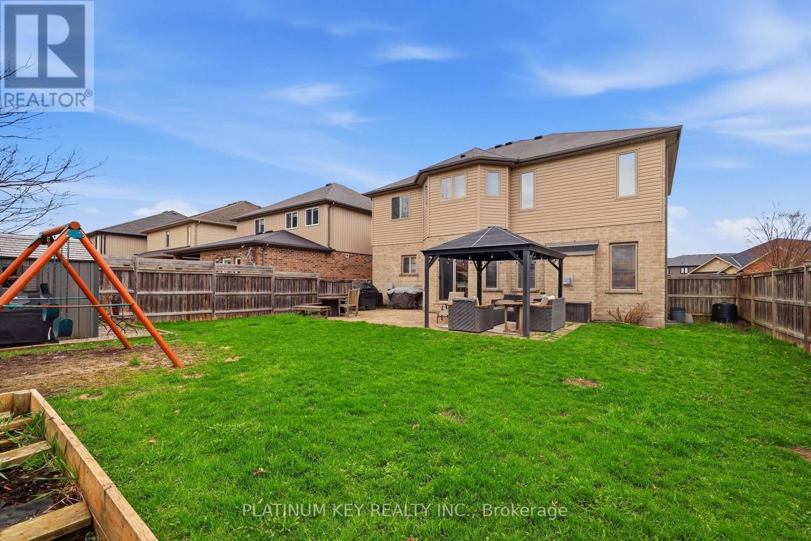 979 MOY CRESCENT Image 42