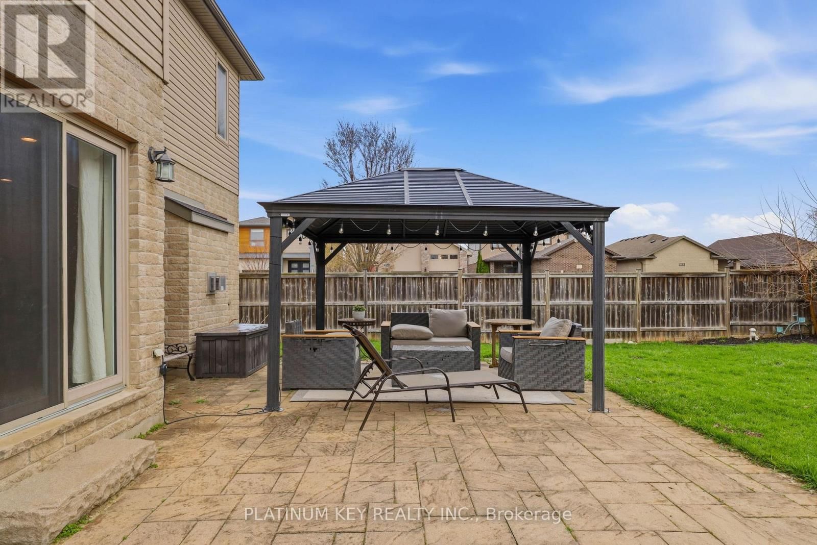 979 MOY CRESCENT Image 43