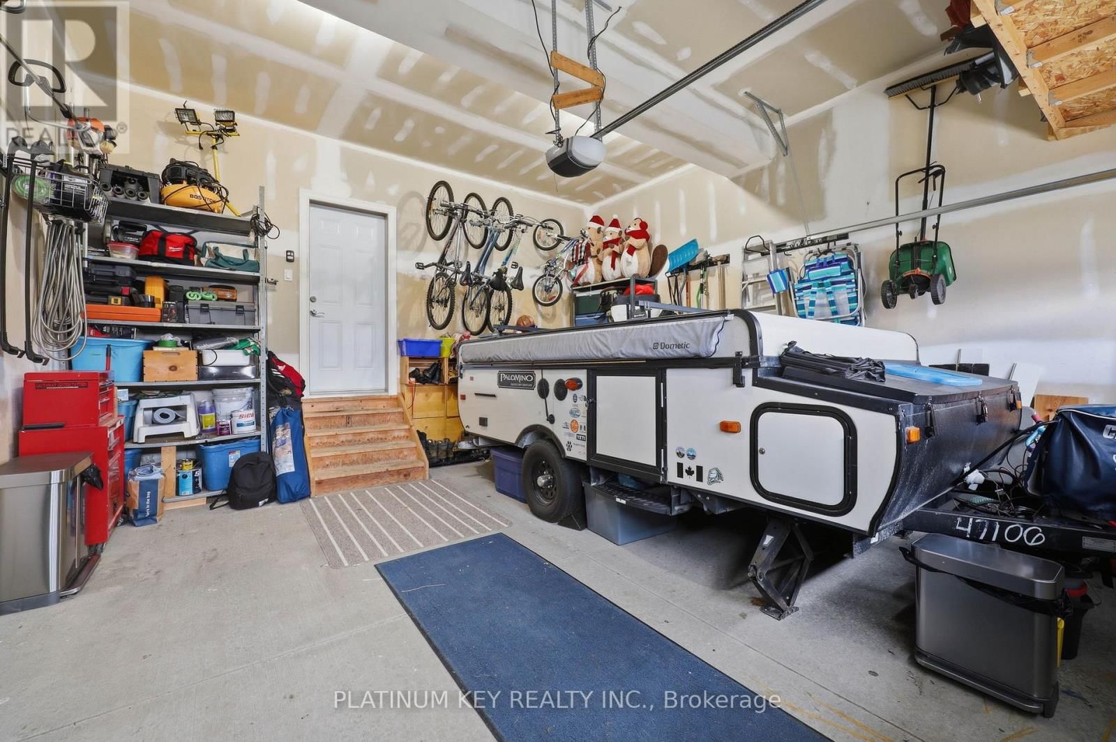 979 MOY CRESCENT Image 47