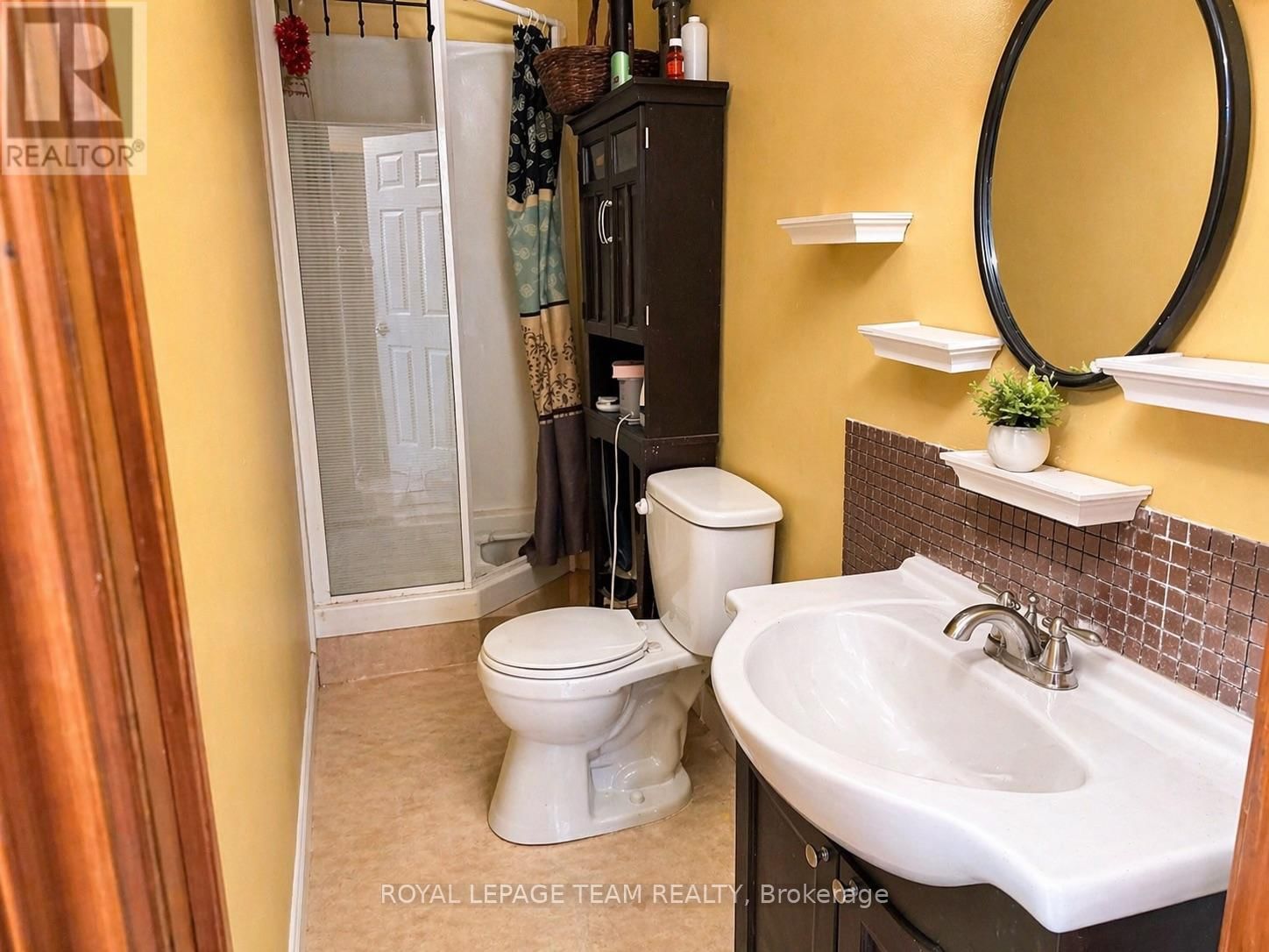 6 GRANNY LANE Image 24