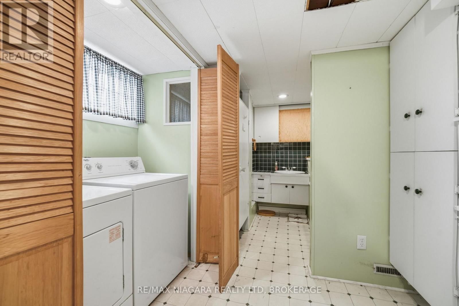 277 LAKESHORE ROAD Image 23