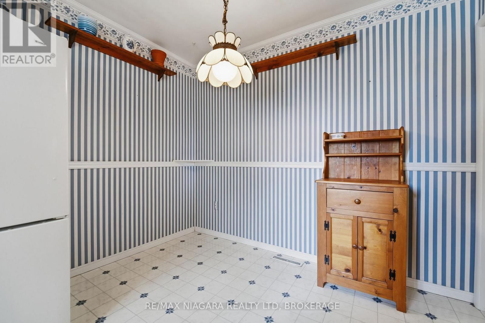 277 LAKESHORE ROAD Image 6