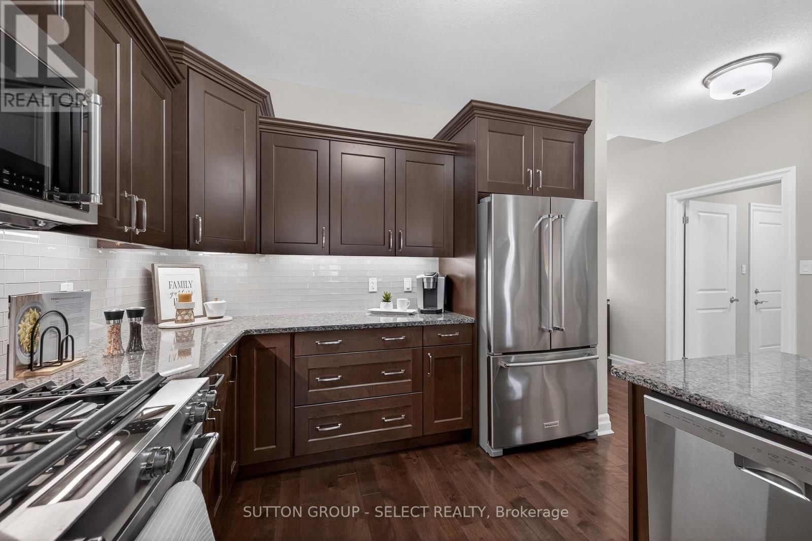 30 - 725 EAGLETRACE DRIVE Image 10