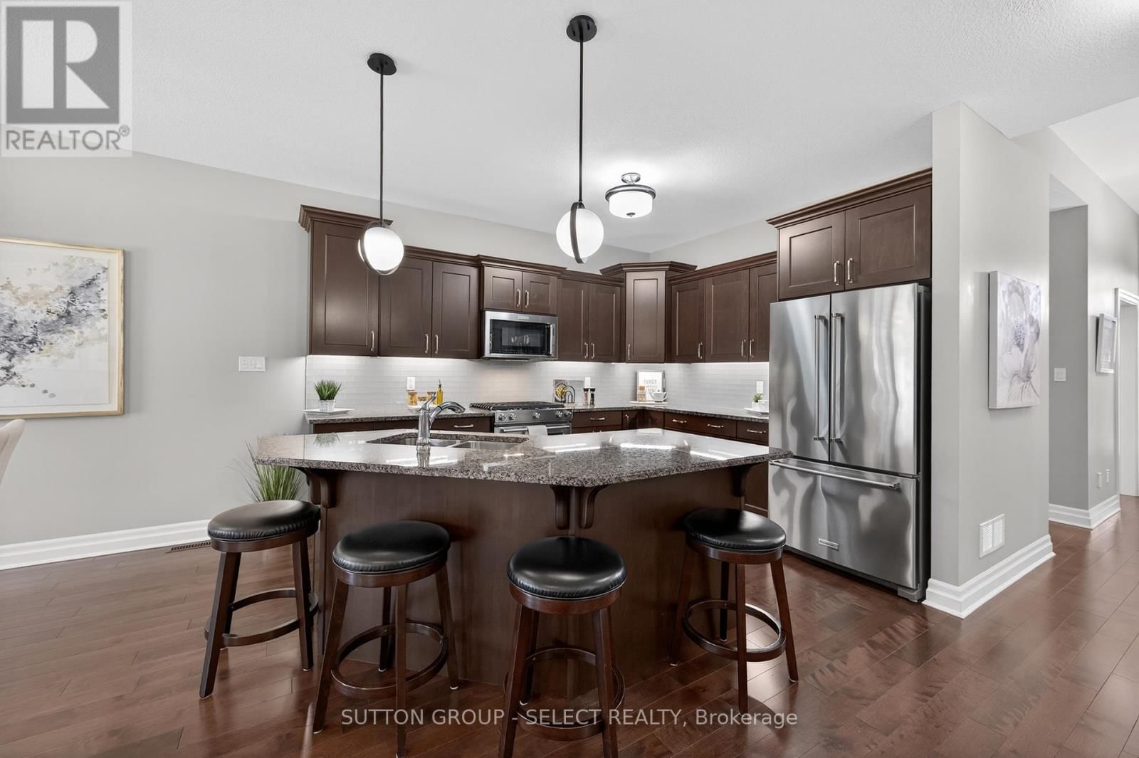 30 - 725 EAGLETRACE DRIVE Image 11