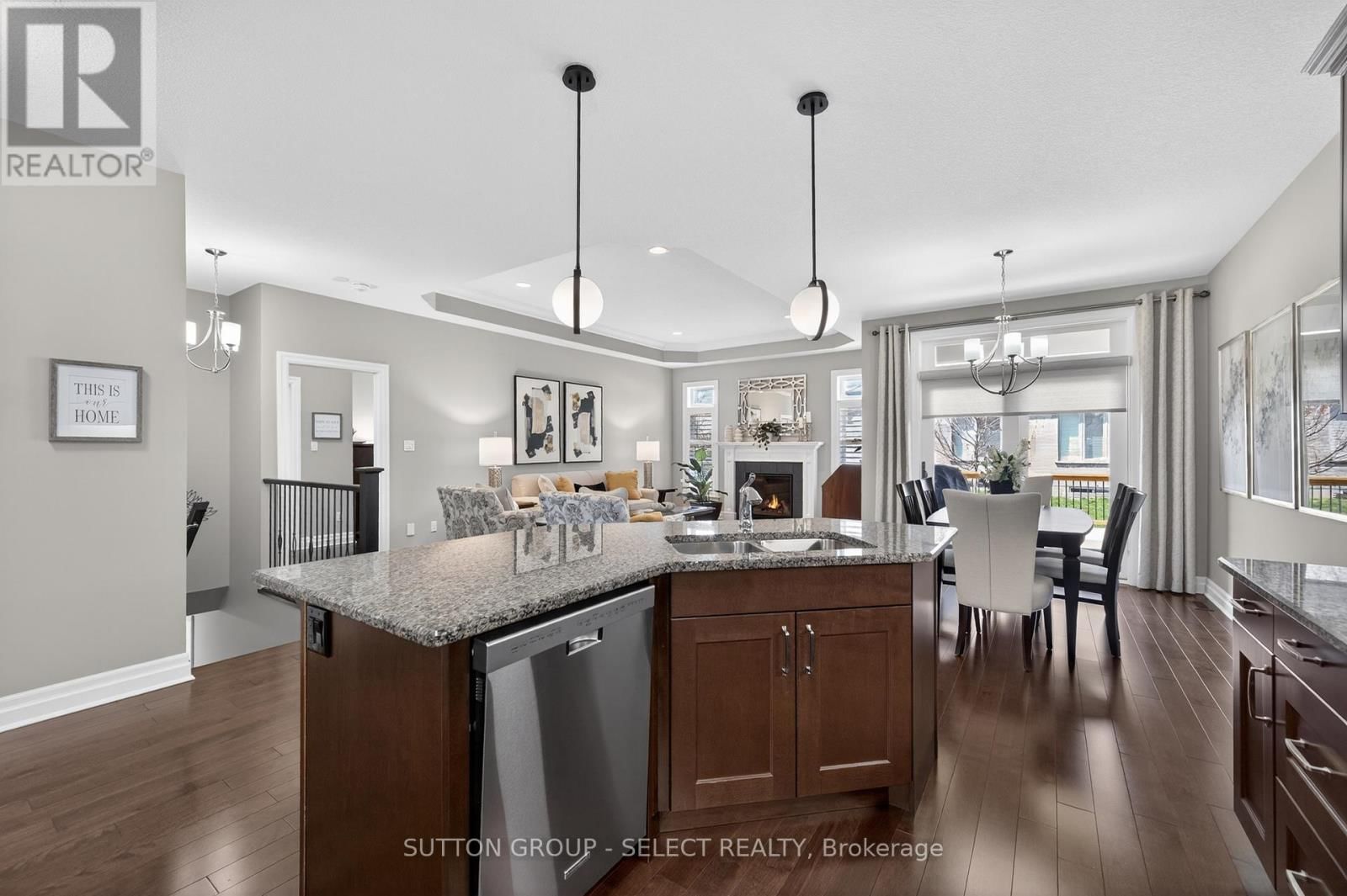 30 - 725 EAGLETRACE DRIVE Image 12