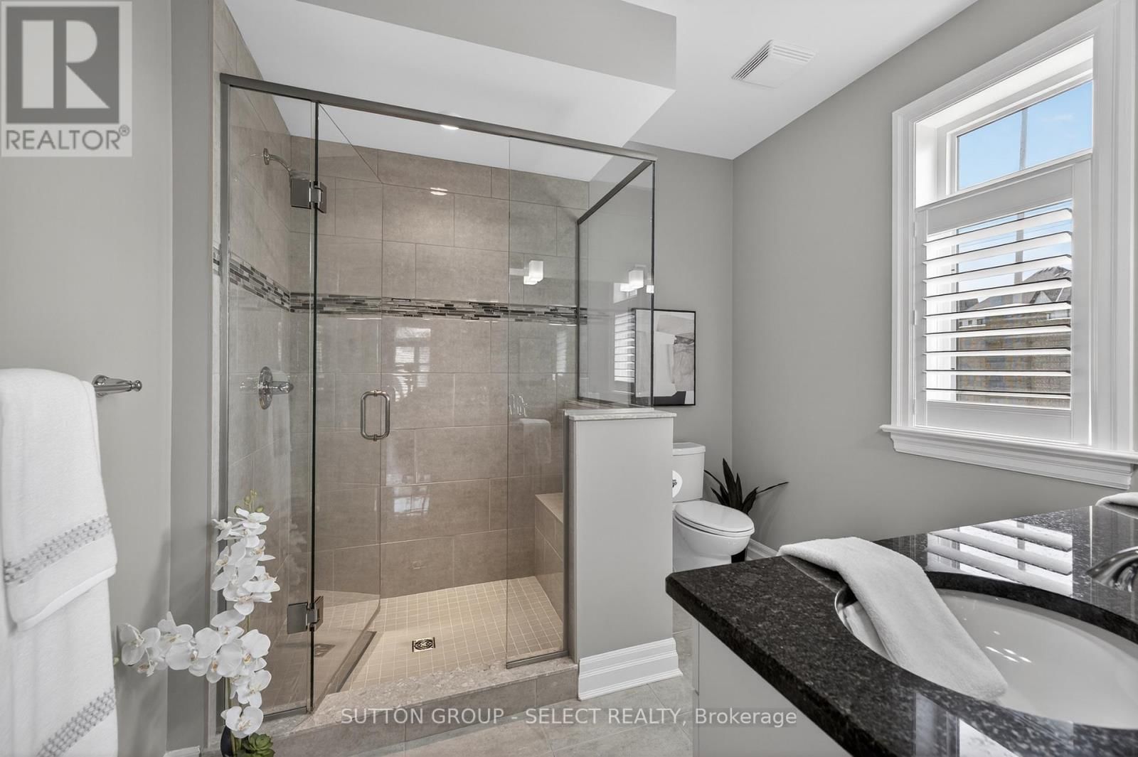 30 - 725 EAGLETRACE DRIVE Image 17