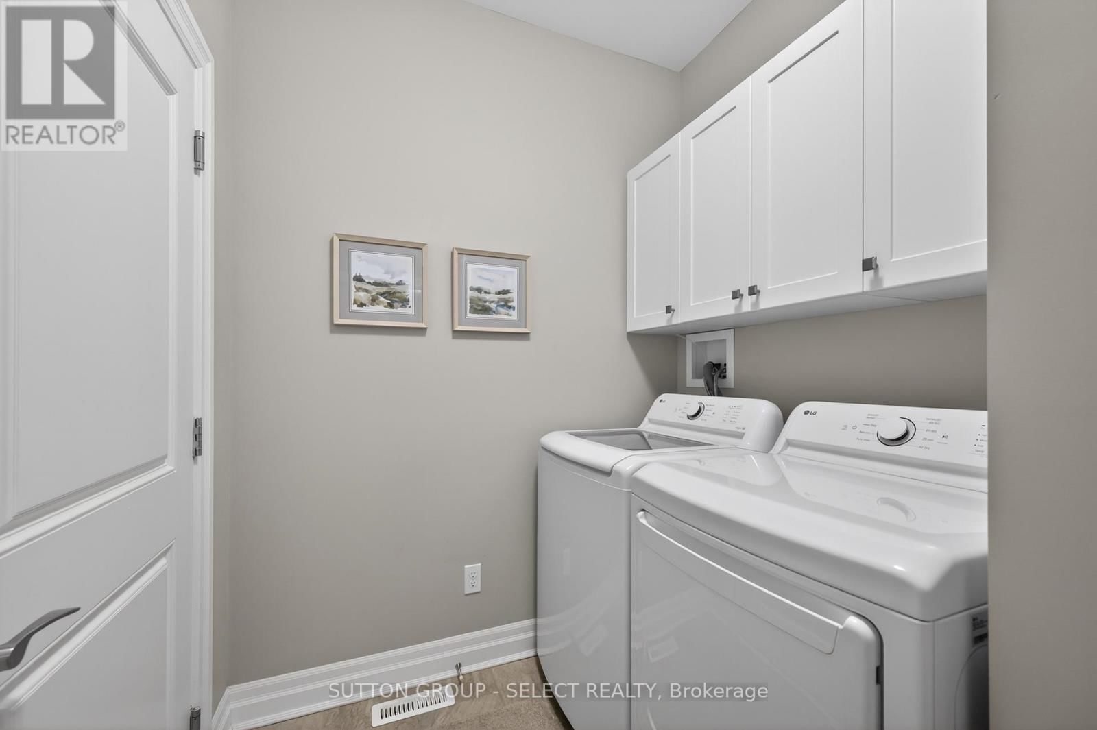 30 - 725 EAGLETRACE DRIVE Image 19