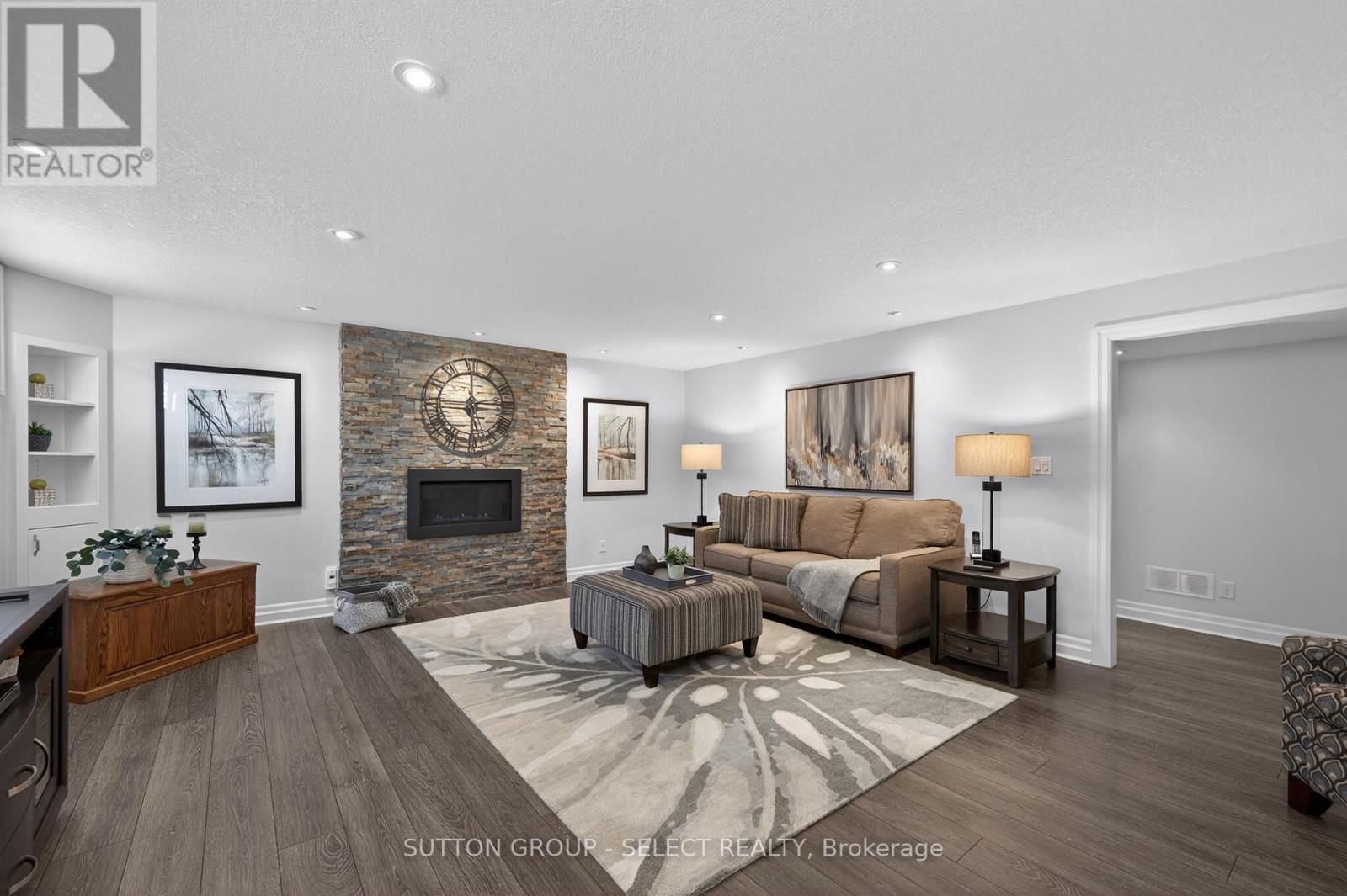 30 - 725 EAGLETRACE DRIVE Image 21