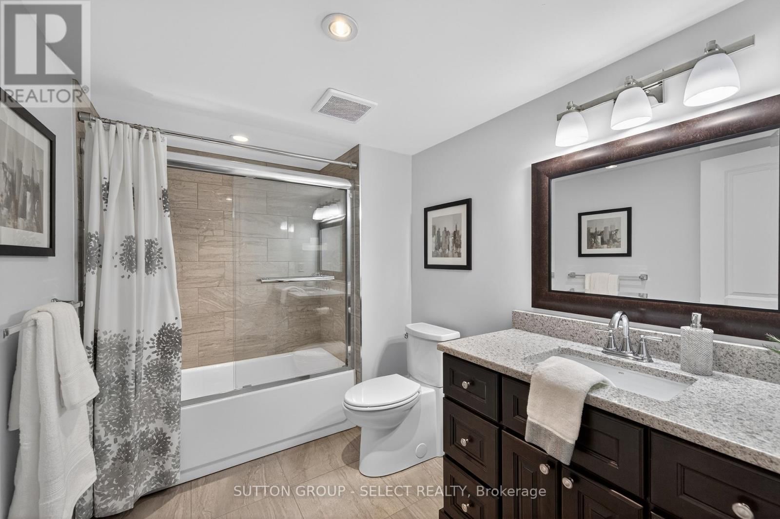 30 - 725 EAGLETRACE DRIVE Image 23