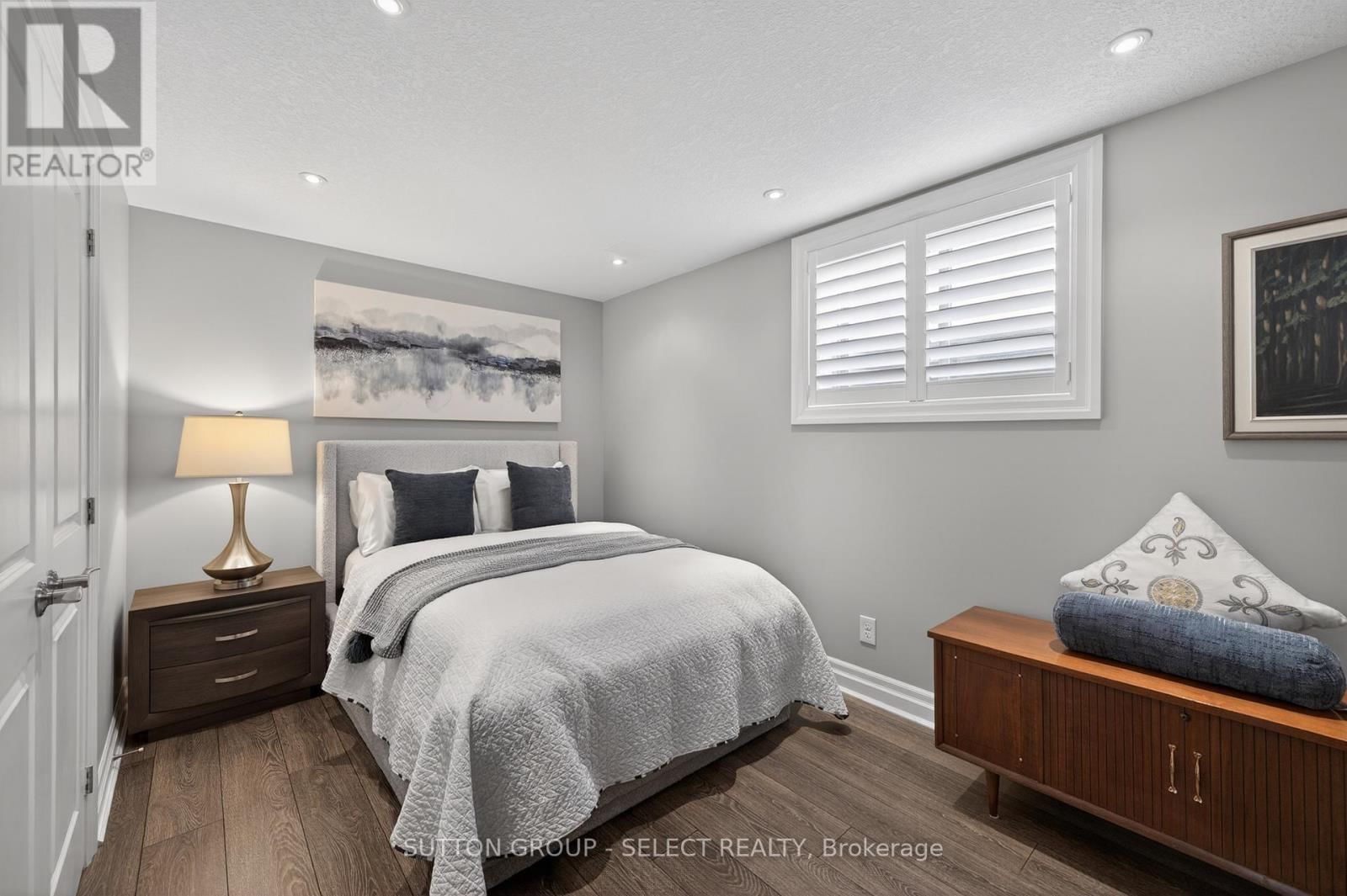 30 - 725 EAGLETRACE DRIVE Image 24