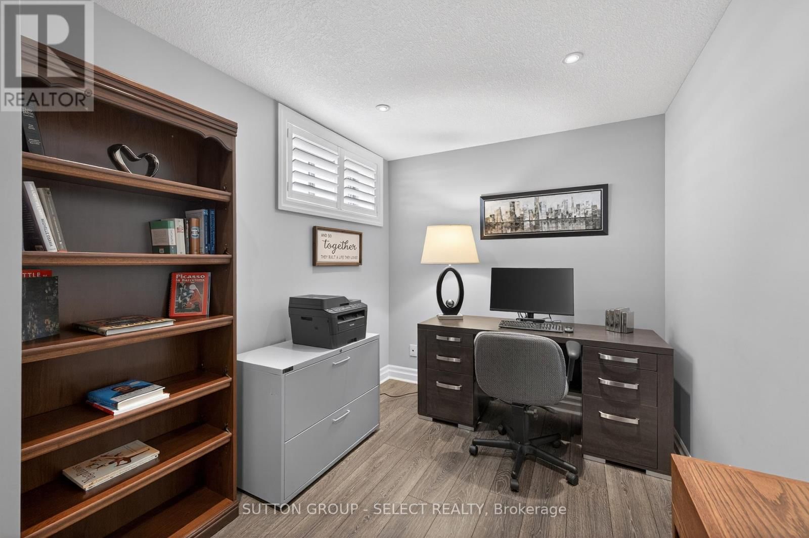 30 - 725 EAGLETRACE DRIVE Image 25