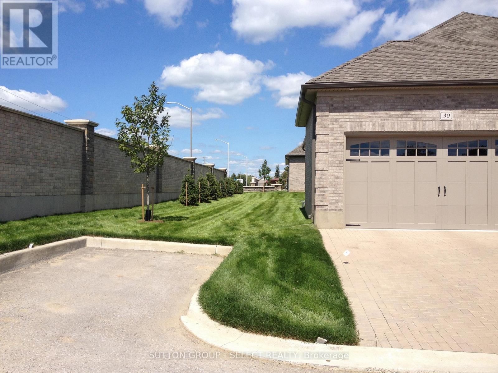 30 - 725 EAGLETRACE DRIVE Image 27