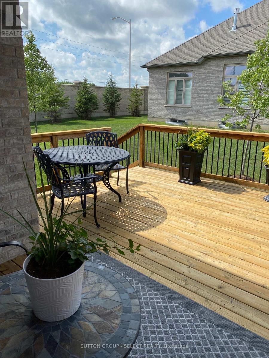 30 - 725 EAGLETRACE DRIVE Image 31