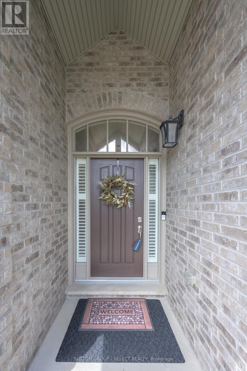 30 - 725 EAGLETRACE DRIVE Image 33