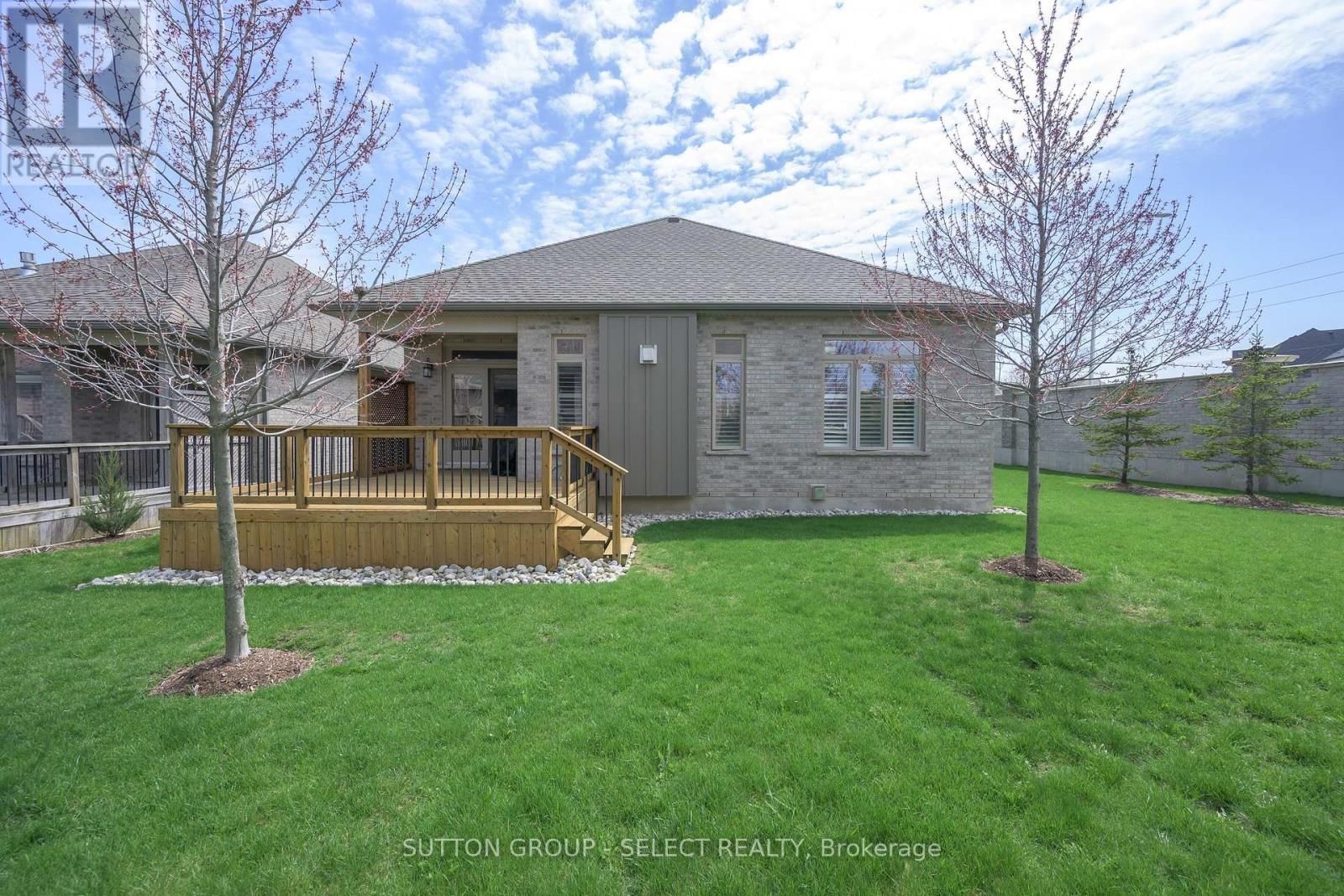 30 - 725 EAGLETRACE DRIVE Image 35