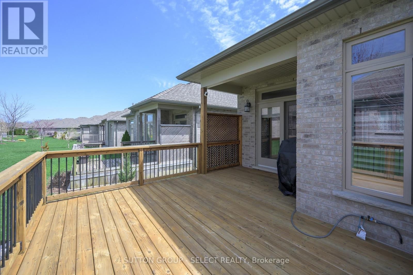 30 - 725 EAGLETRACE DRIVE Image 36