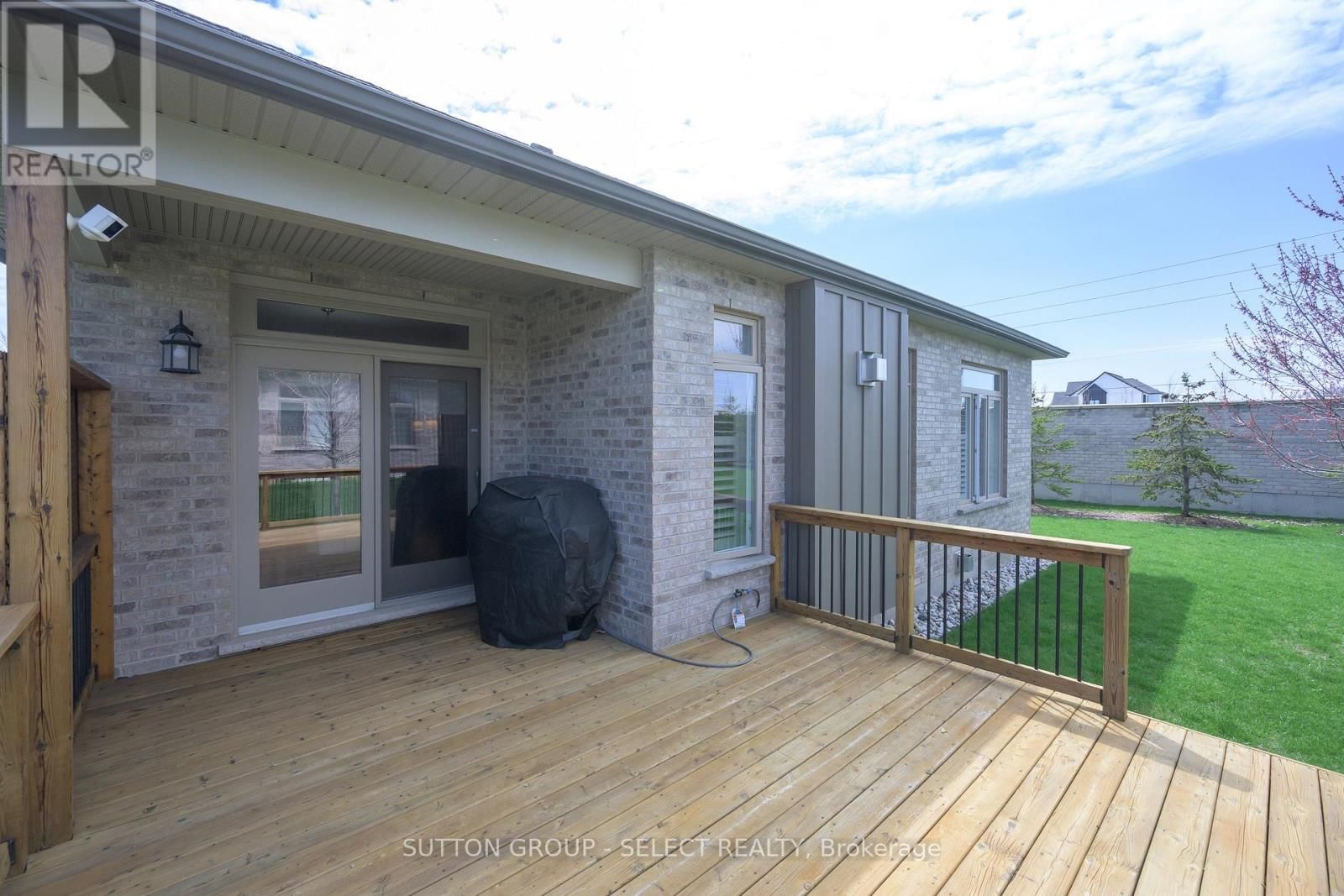 30 - 725 EAGLETRACE DRIVE Image 37