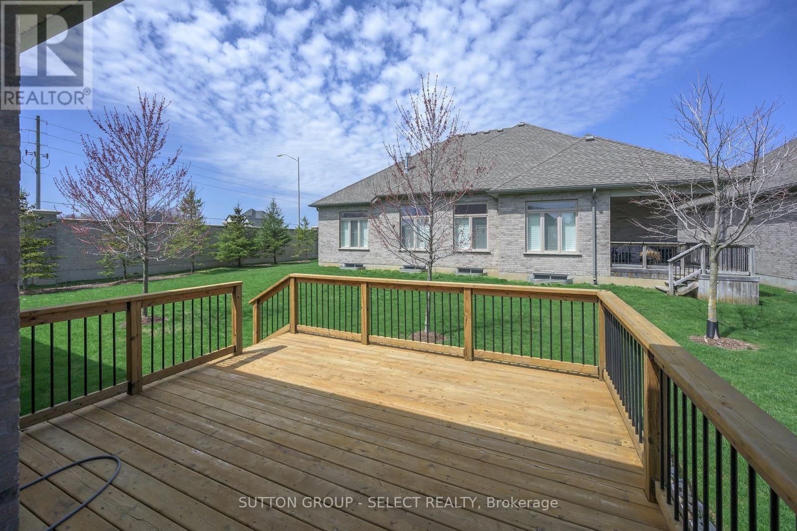 30 - 725 EAGLETRACE DRIVE Image 38