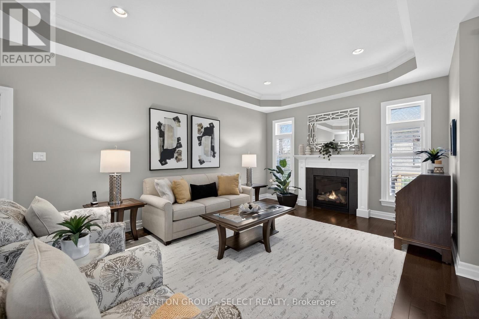 30 - 725 EAGLETRACE DRIVE Image 4