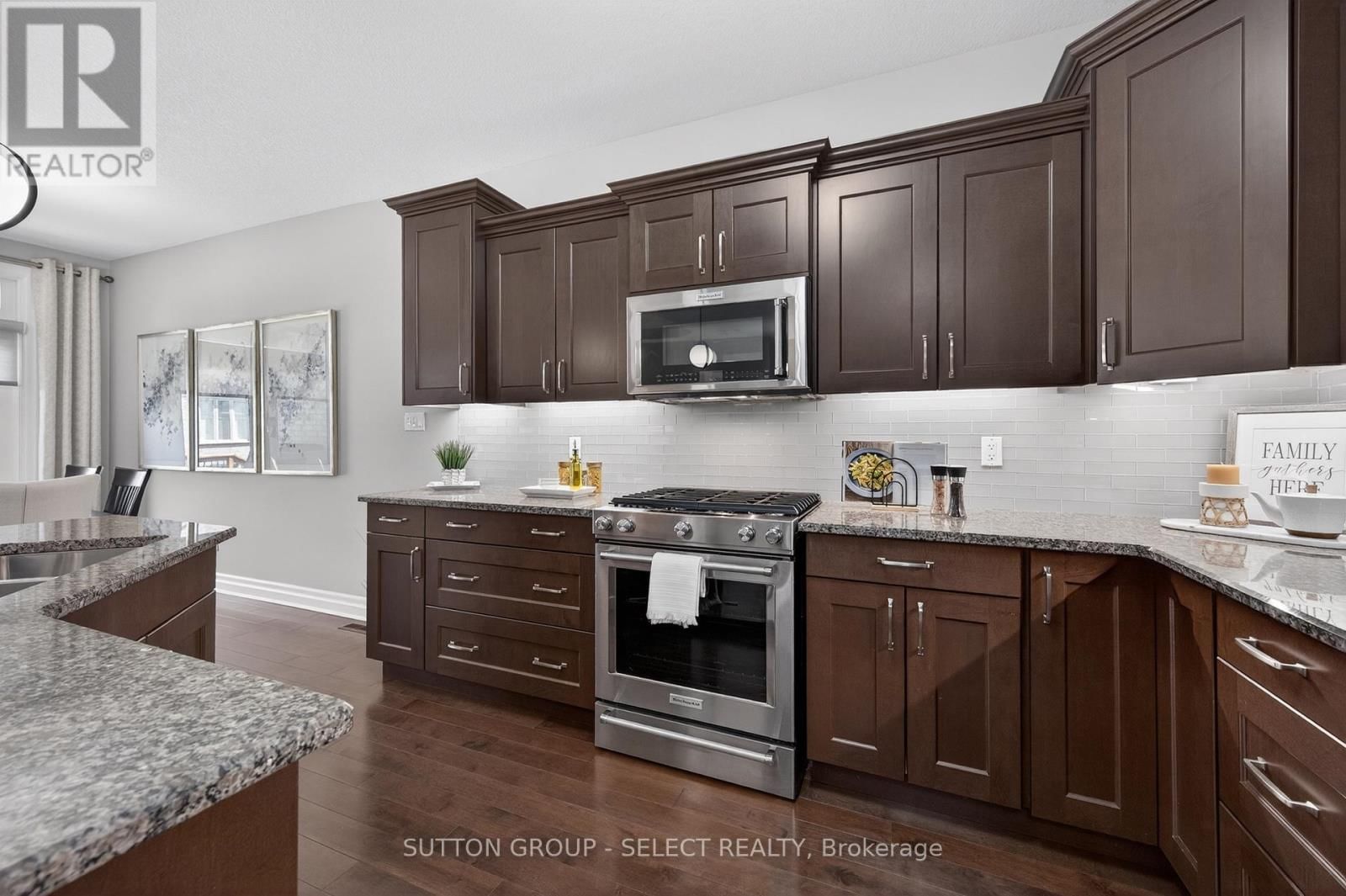 30 - 725 EAGLETRACE DRIVE Image 9