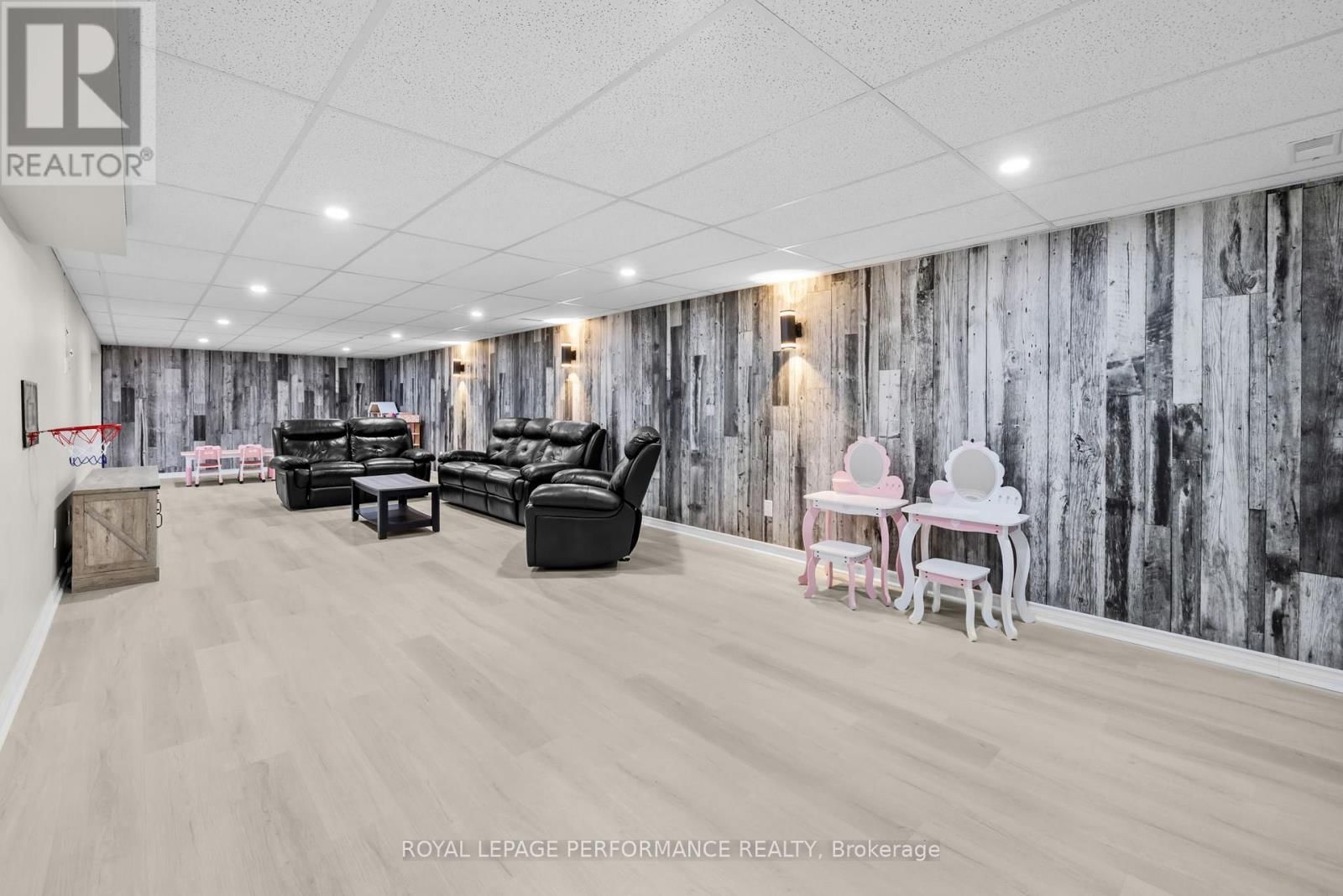 1547 ST JACQUES ROAD Image 27