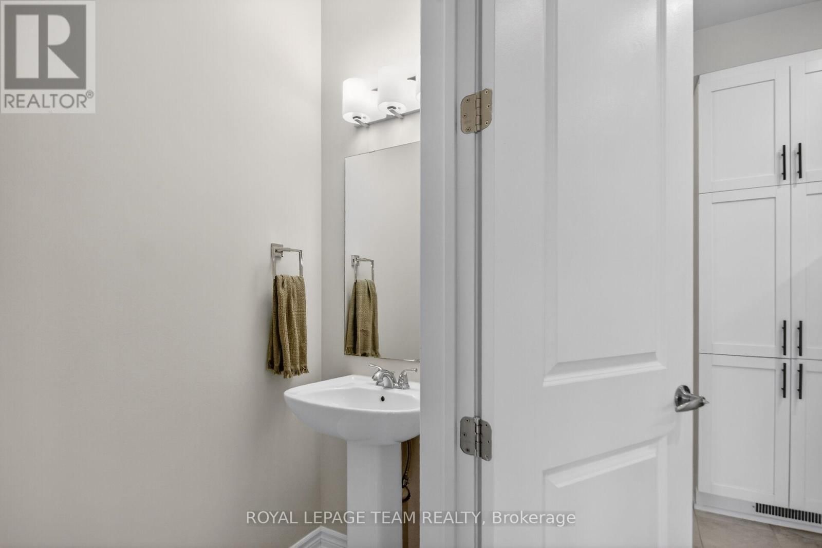 802 BASCULE PLACE Image 16