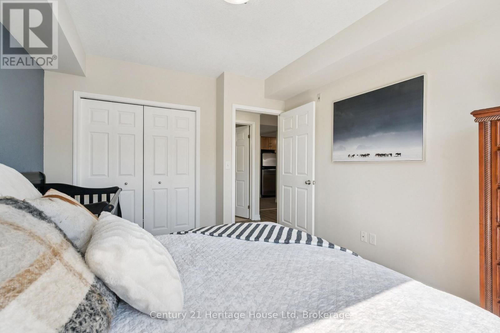 207 - 901 PAISLEY ROAD Image 23