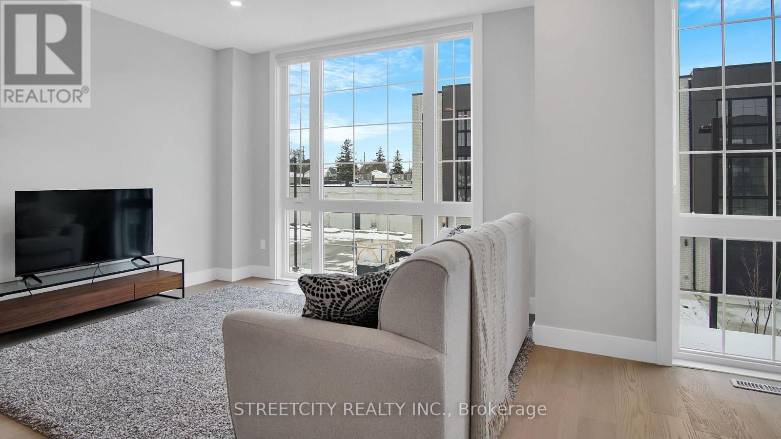 9 - 2500 MAIN STREET Image 12